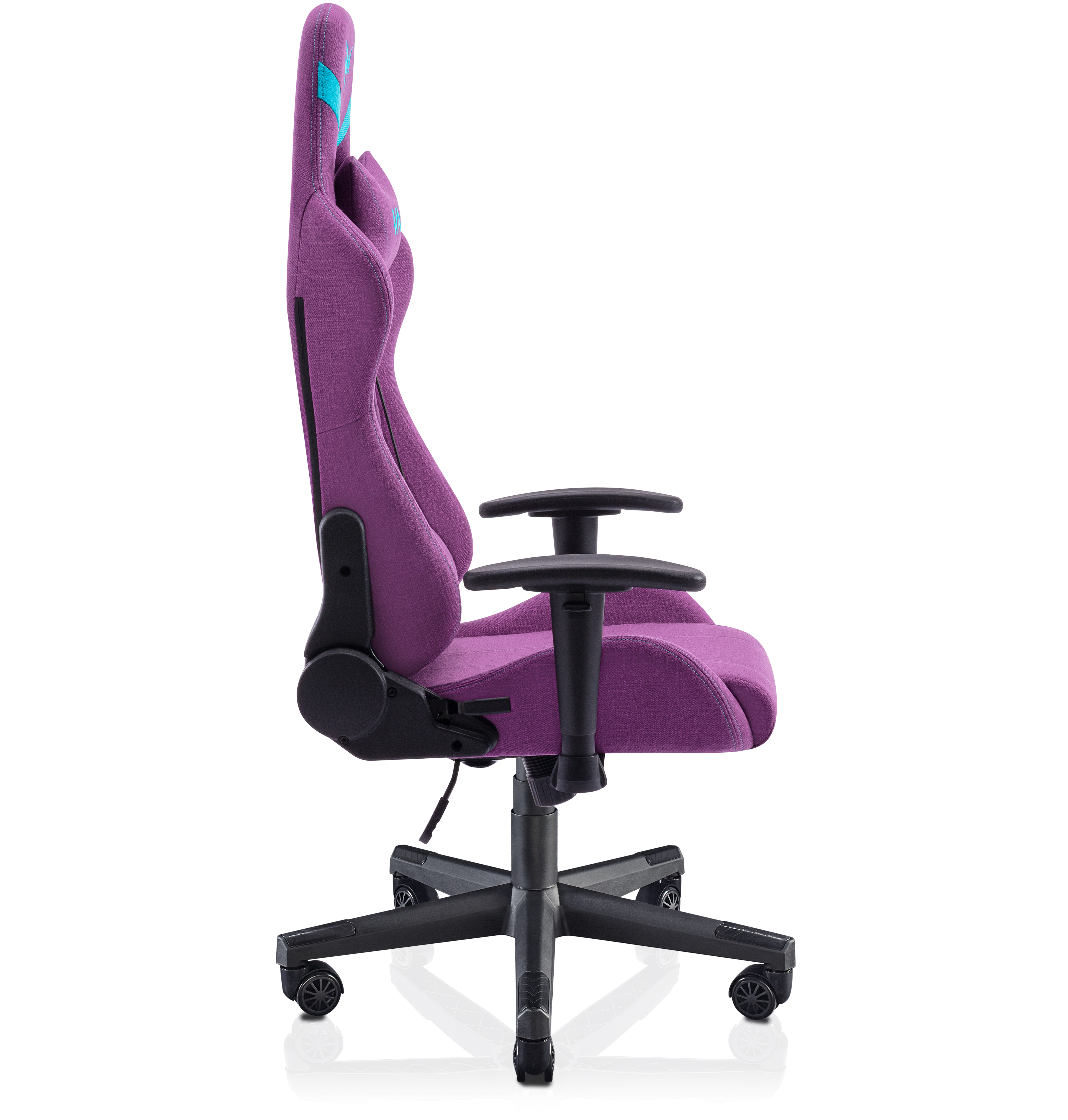 Vista lateral de una silla gaming morada con reposabrazos negros y base negra, sobre fondo blanco.