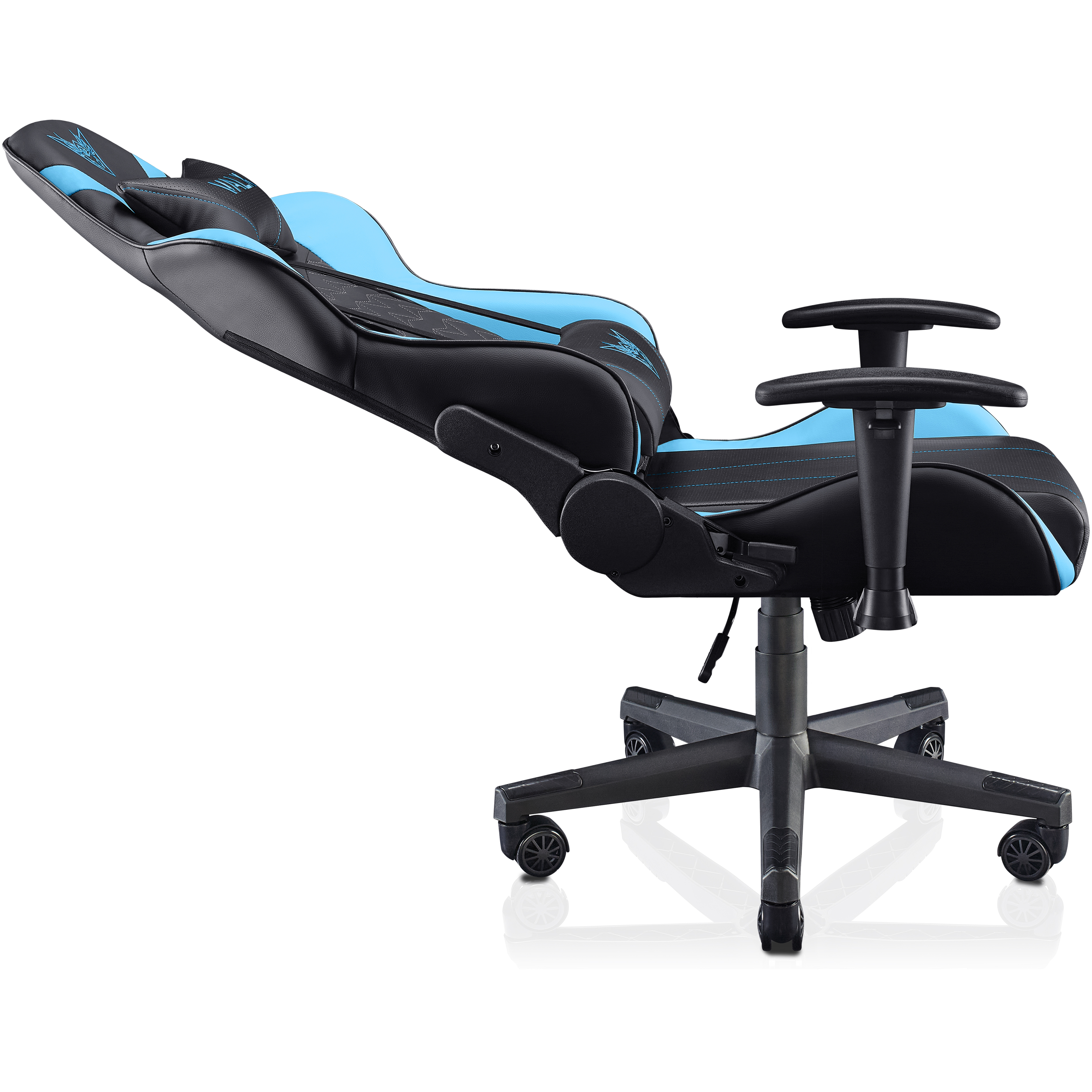Una silla gaming en azul y negro. Está reclinada, con los reposabrazos visibles.