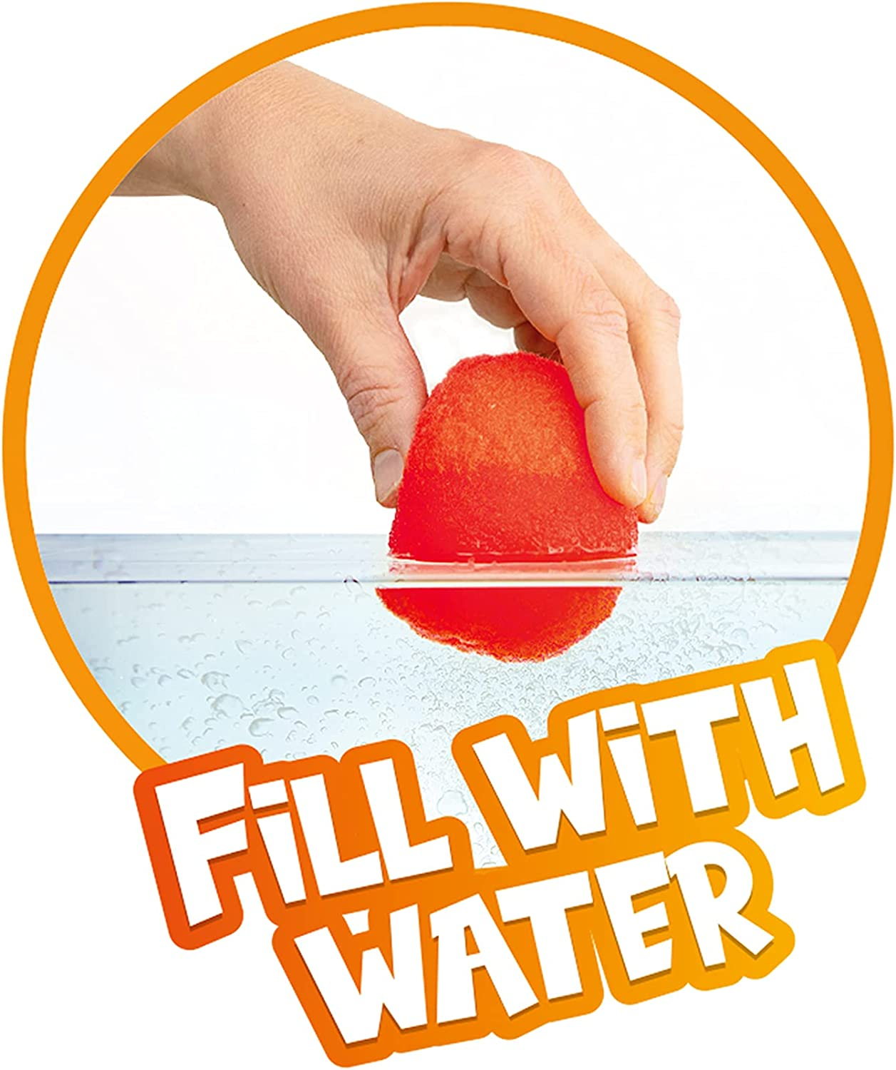 Hand taucht einen roten Schaumball in Wasser, mit einem orangefarbenen Kreis.