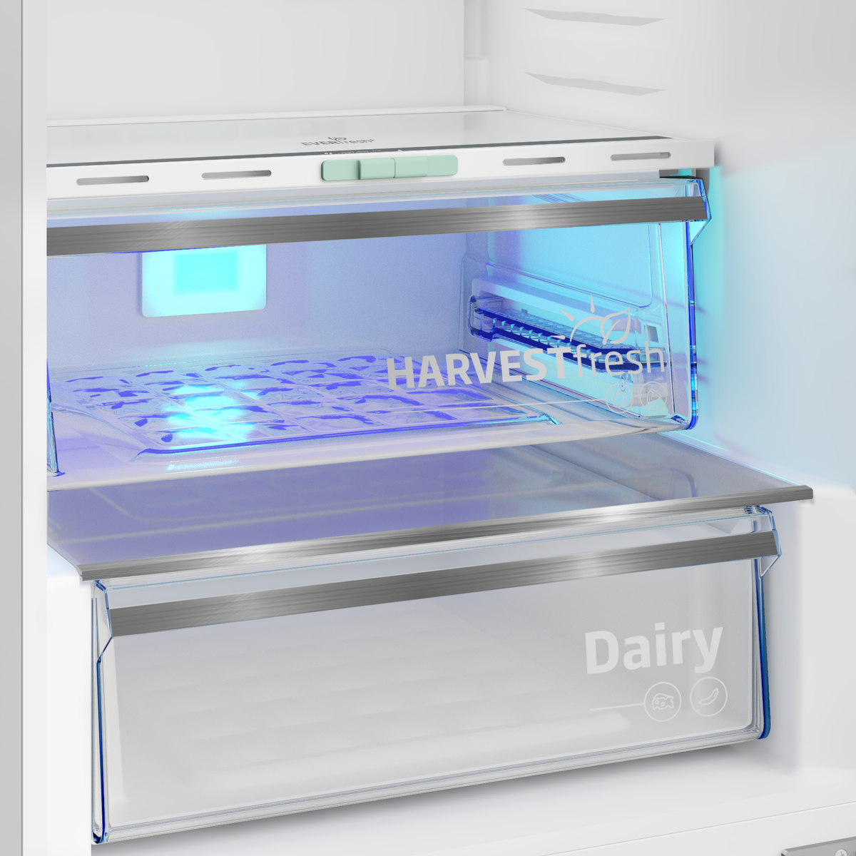 Wnętrze lodówki z szufladami, jedna z etykietą 'HARVESTfresh' i 'Dairy'.