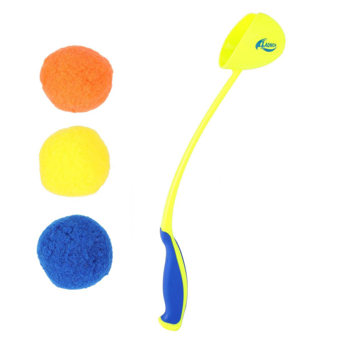 Ein gelber und blauer Ballwerfer neben drei farbigen Bällen: orange, gelb und blau.