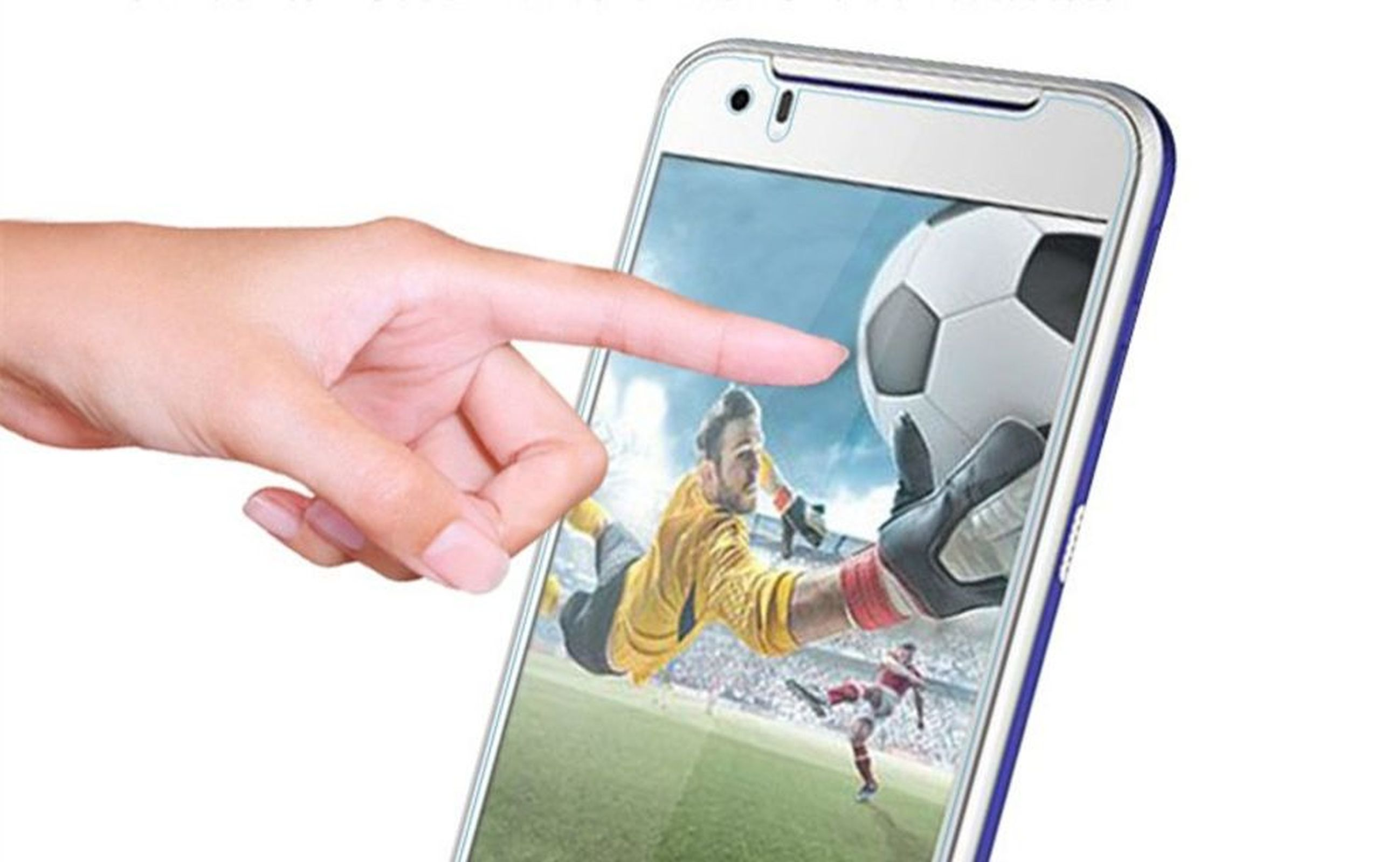 Die Hand einer Person berührt einen Telefonbildschirm, der ein Fußballspiel zeigt.
