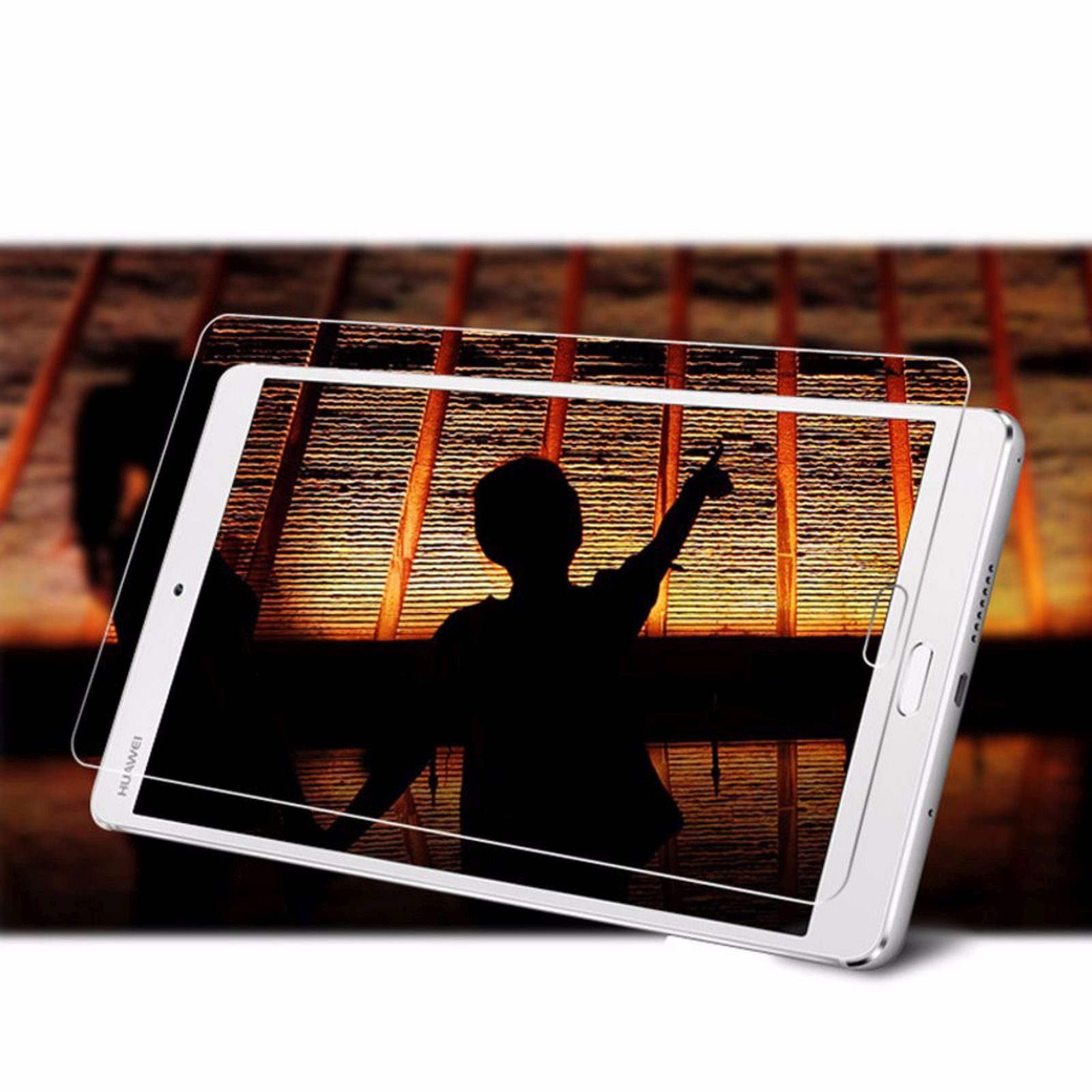 Un tablet con protezione schermo, che mostra una scena del tramonto. Una persona in silhouette indica.