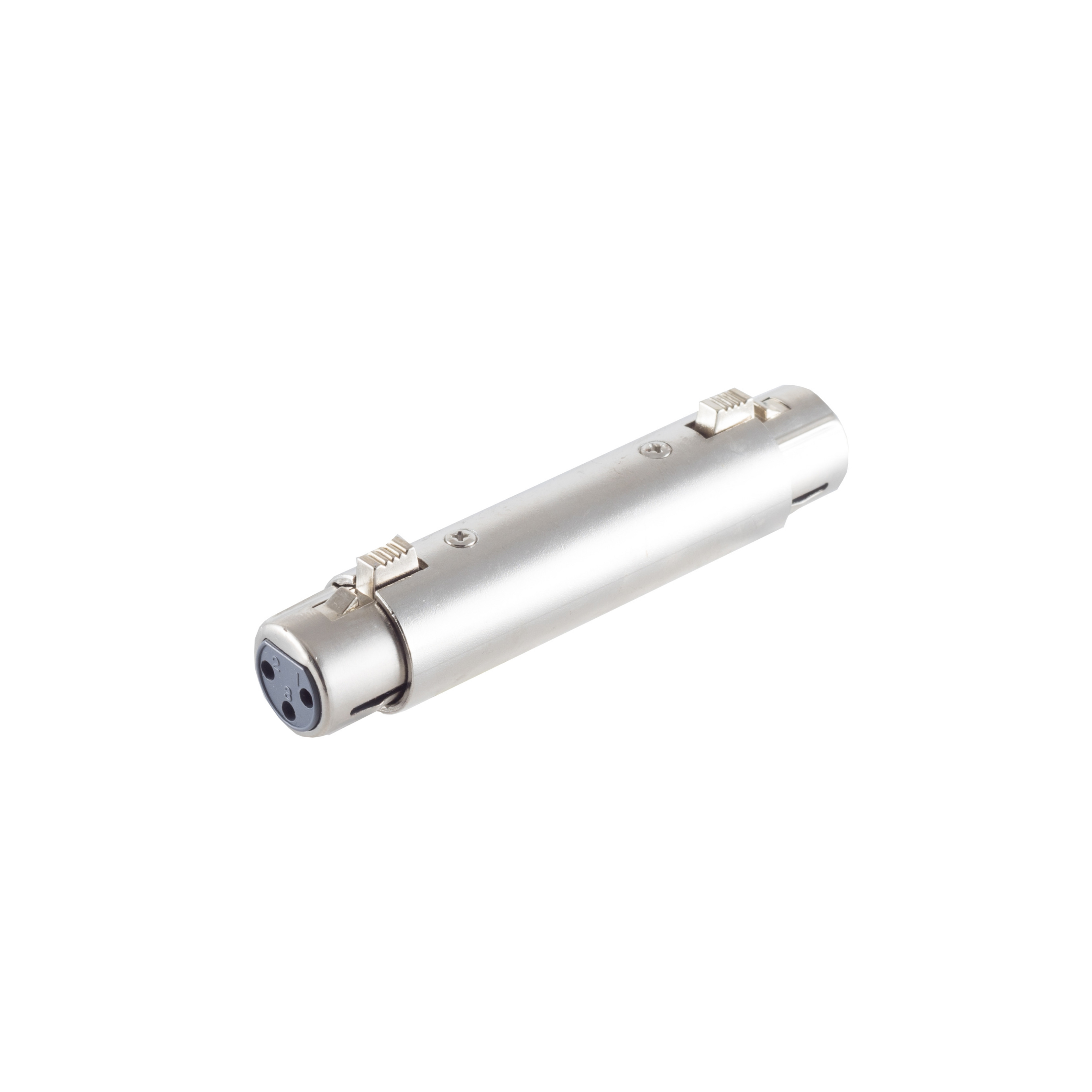 Ein metallischer XLR-Adapter mit drei Pins, isoliert auf weißem Hintergrund. Er ist zylindrisch.