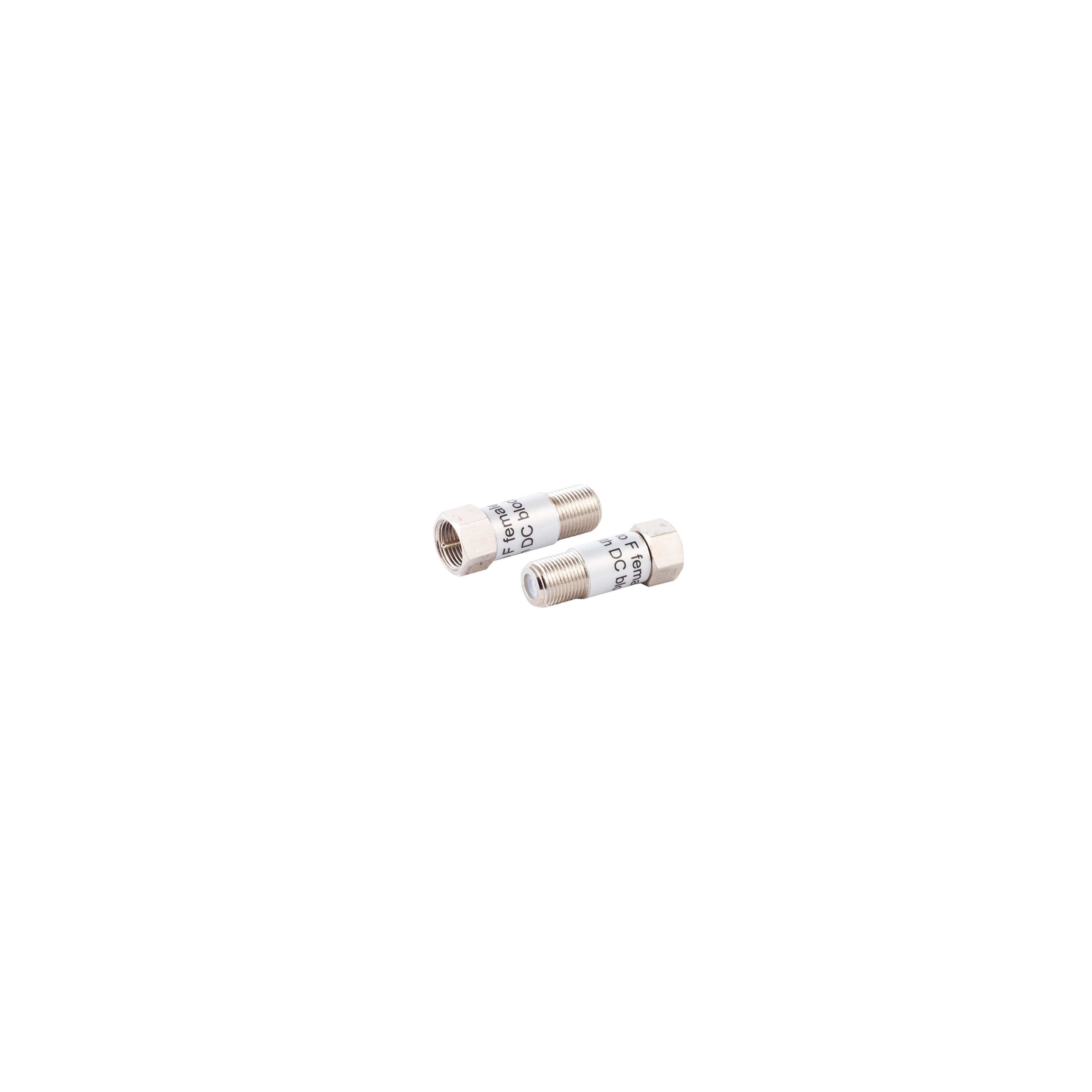 Zwei silberne F-Stecker auf weißem Hintergrund. Sie sind mit Text beschriftet.