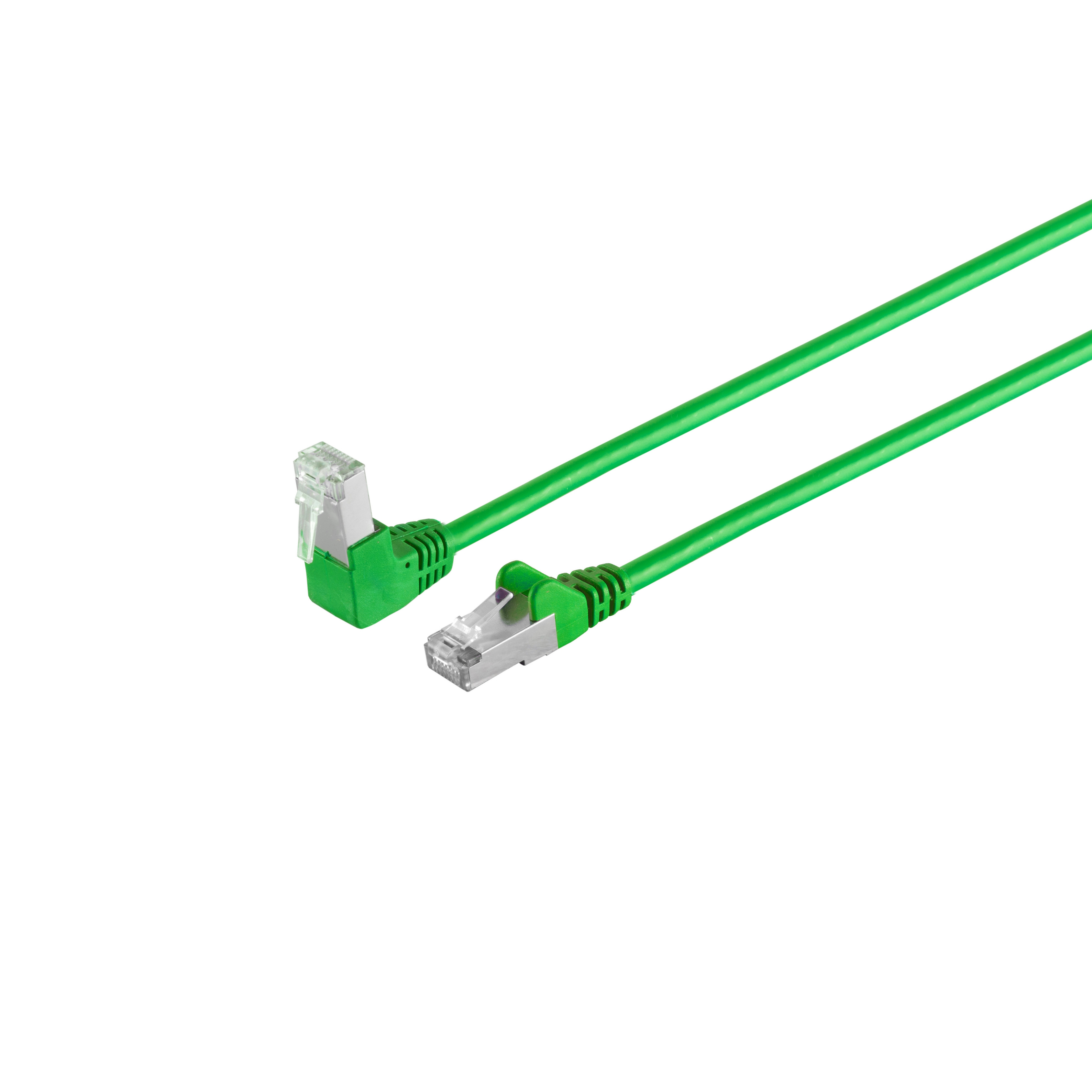 Due cavi di rete verdi con connettori RJ45 trasparenti, angolati e dritti.