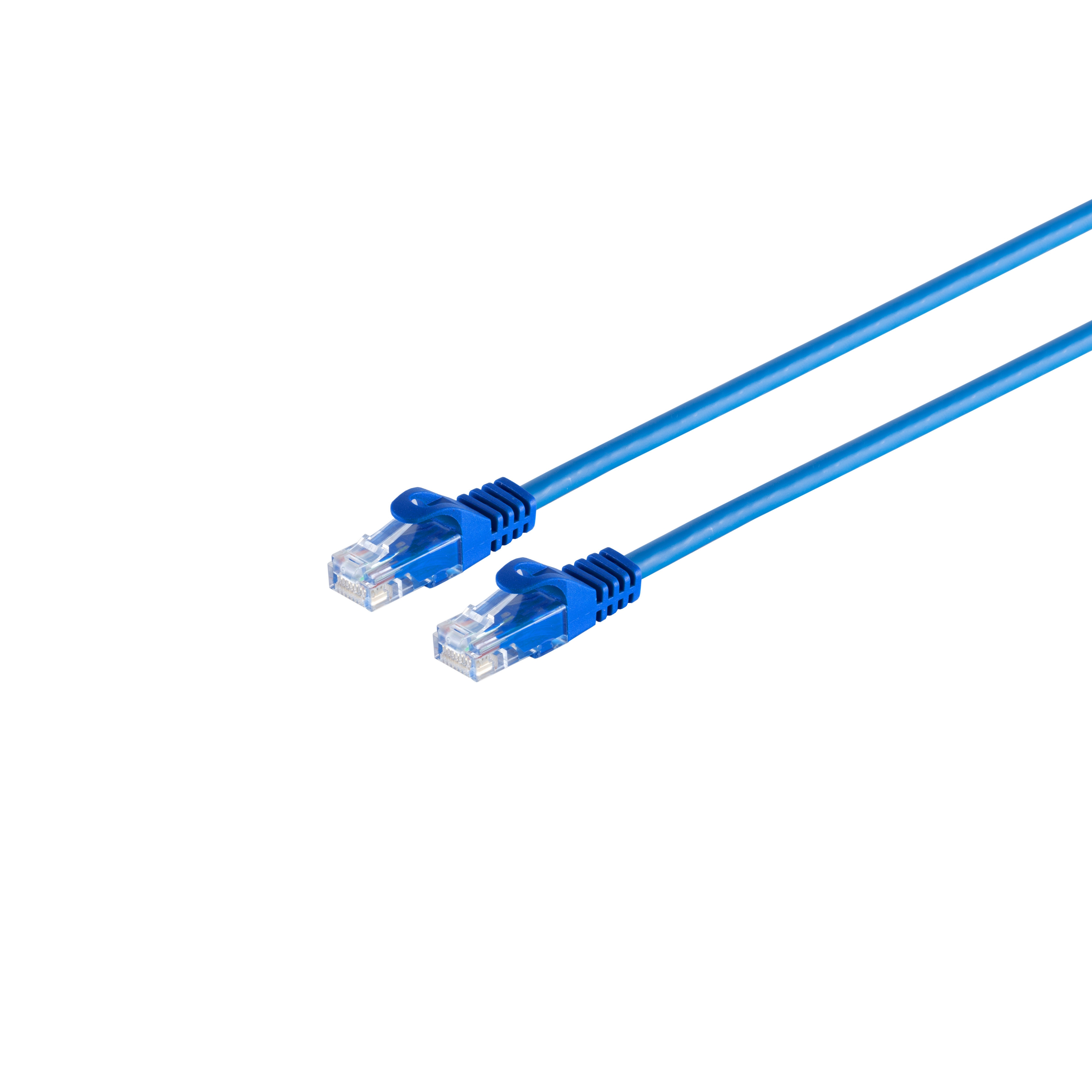 Zwei blaue Ethernet-Kabel mit transparenten Steckern. Sie sind auf weißem Hintergrund.