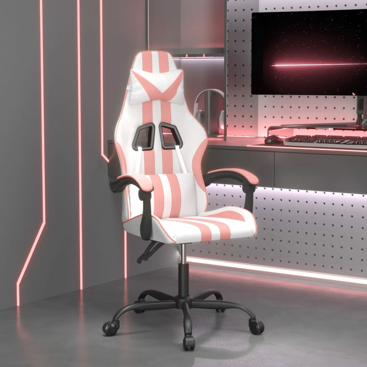 Gaming-Stuhl mit rosa und weißen Streifen, schwarzer Basis und einem Computer-Setup im Hintergrund.