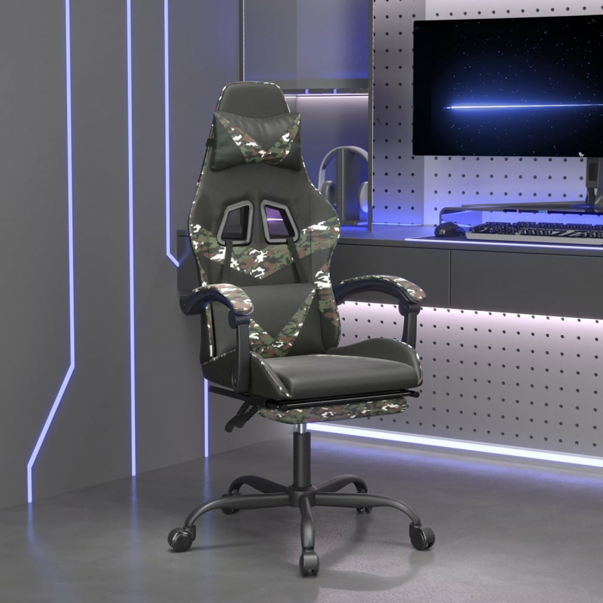Gaming-Stuhl in Raumumgebung, mit Camouflage-Muster, Fußstütze und Fünf-Rollen-Basis.