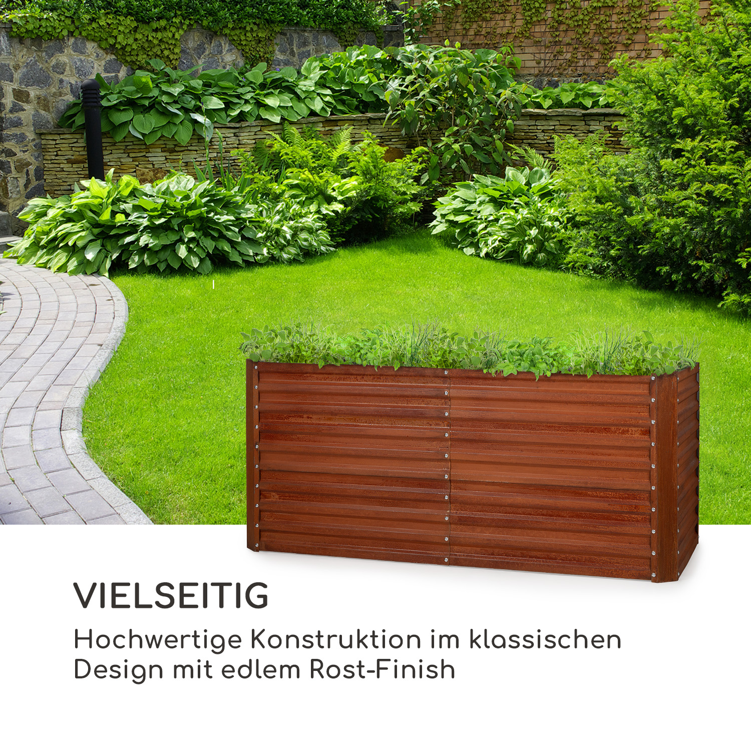 Holzpflanzkasten auf einem grünen Rasen, Steinmauer im Hintergrund. Text vorhanden.