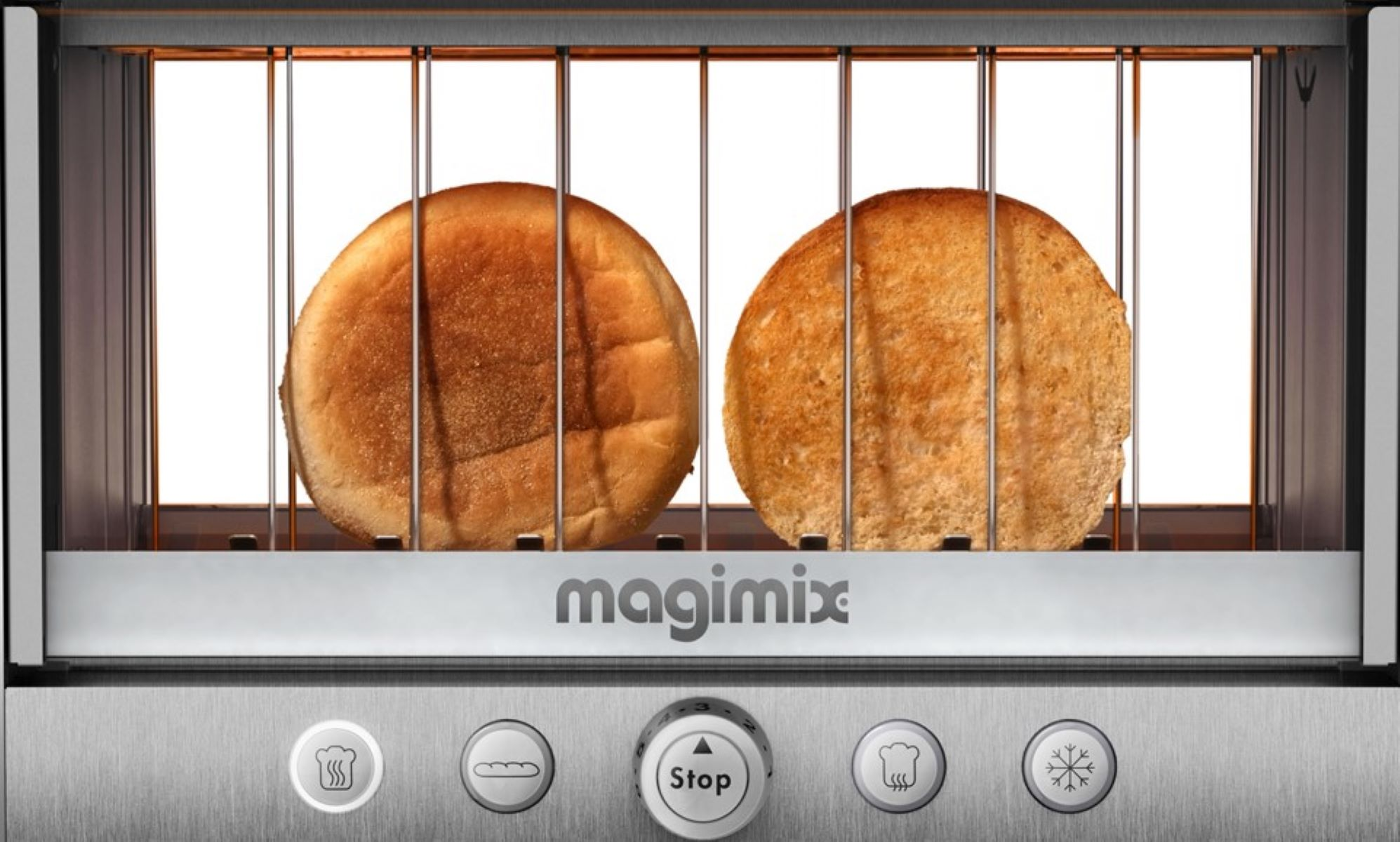Un tostapane Magimix con due fette di pane tostato all'interno. Sono presenti pulsanti per tostare, pane, stop e sbrinare.