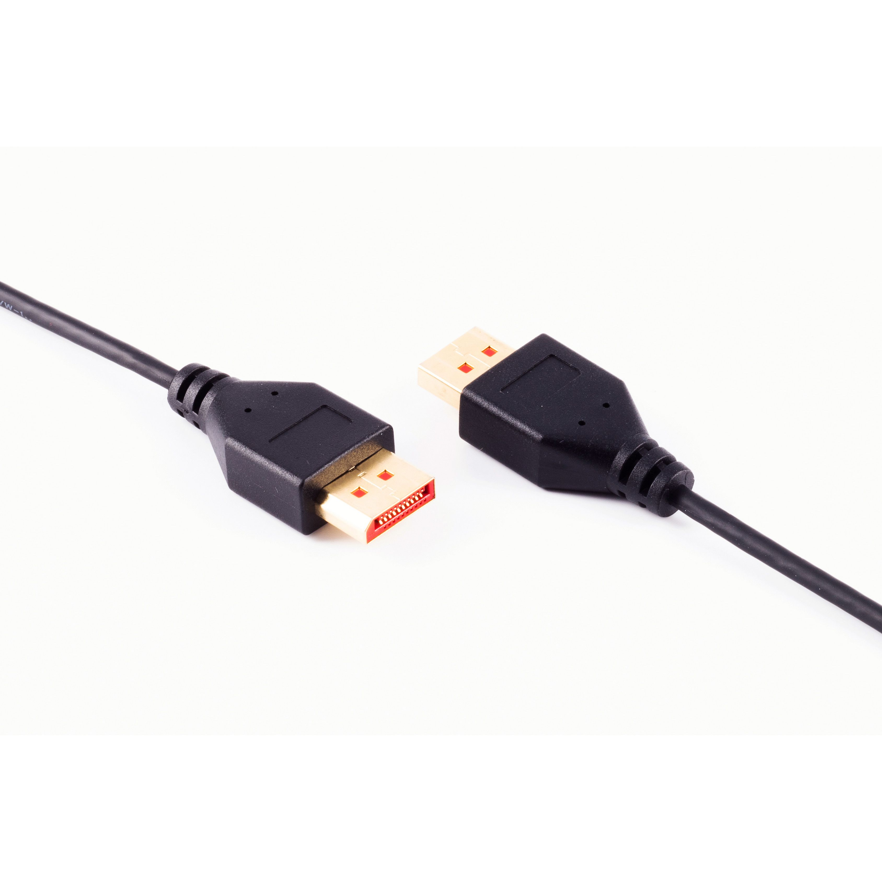 Zwei schwarze USB-Kabel. Jedes hat einen schwarzen Stecker mit goldfarbenem Innenraum, auf weißem Hintergrund.