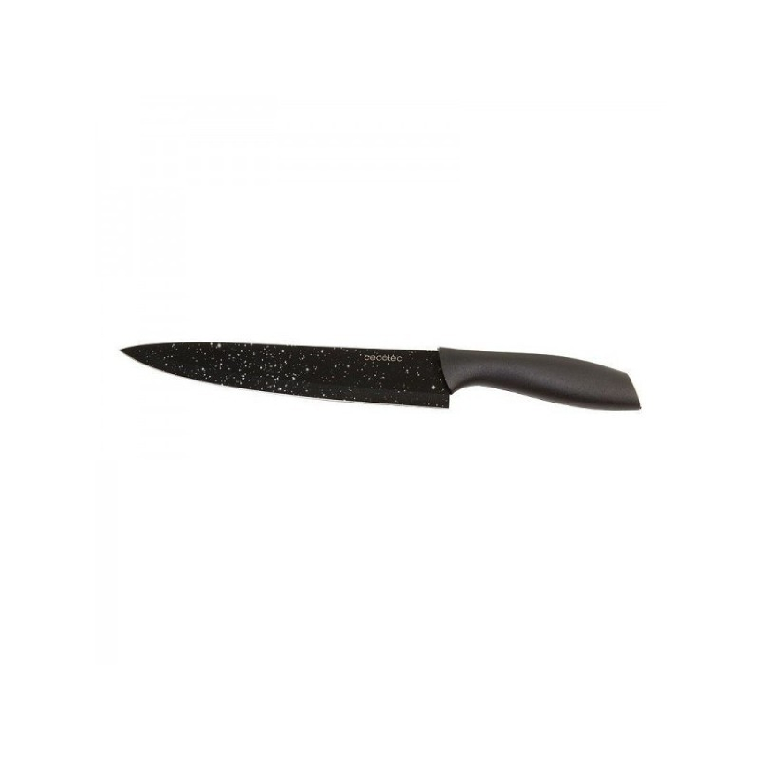 Cuchillo de chef negro con una hoja moteada. El cuchillo está tendido horizontalmente sobre una superficie blanca.