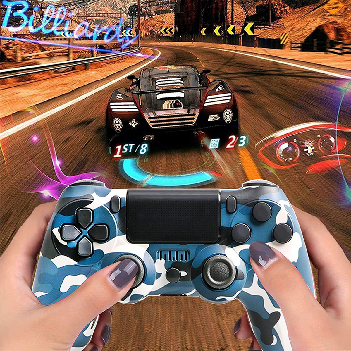 Person hält Gamecontroller, Rennspiel auf dem Bildschirm.