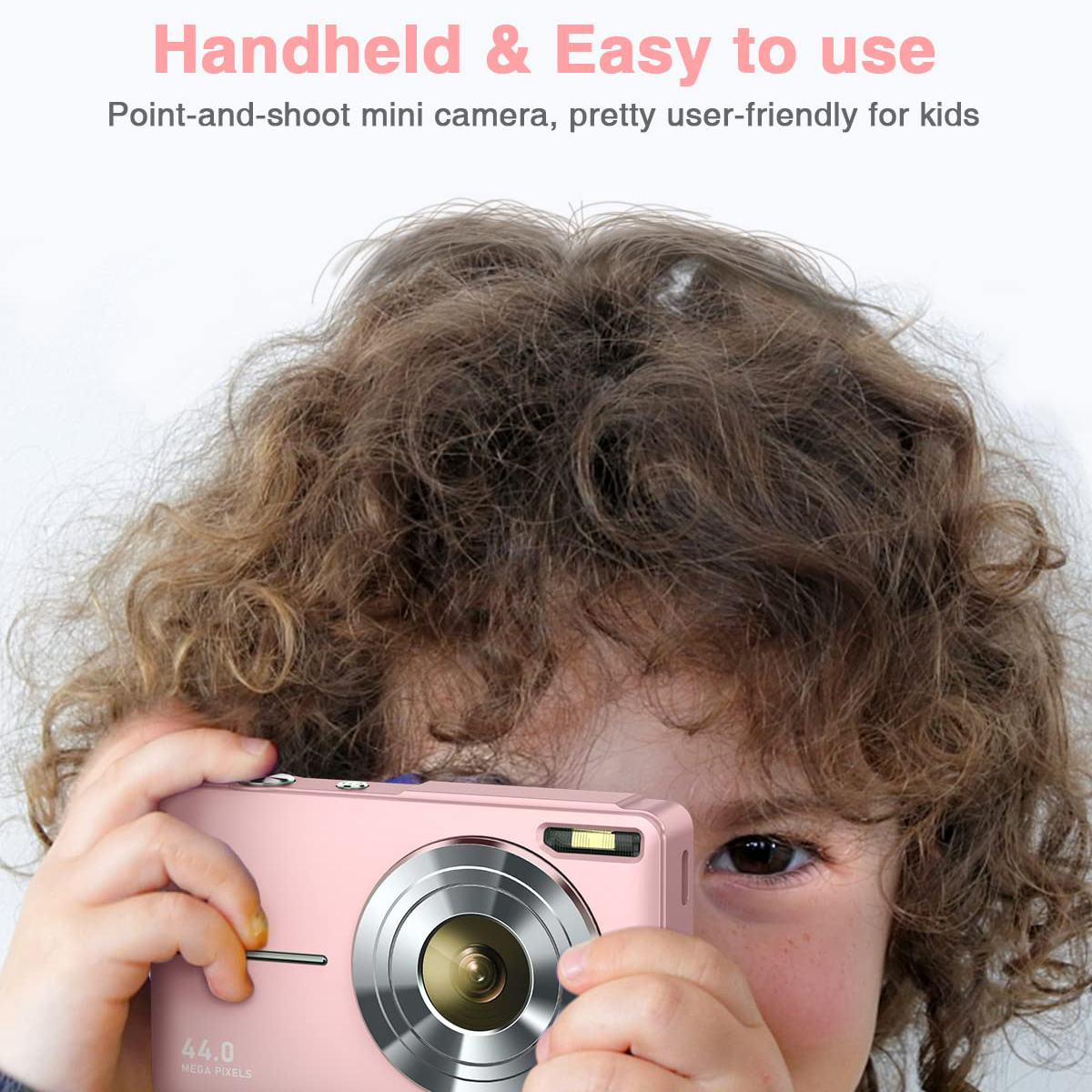 Dziecko trzyma różowy aparat cyfrowy, zbliżenie na oko. Tekst: 'Przenośny i łatwy w użyciu'.