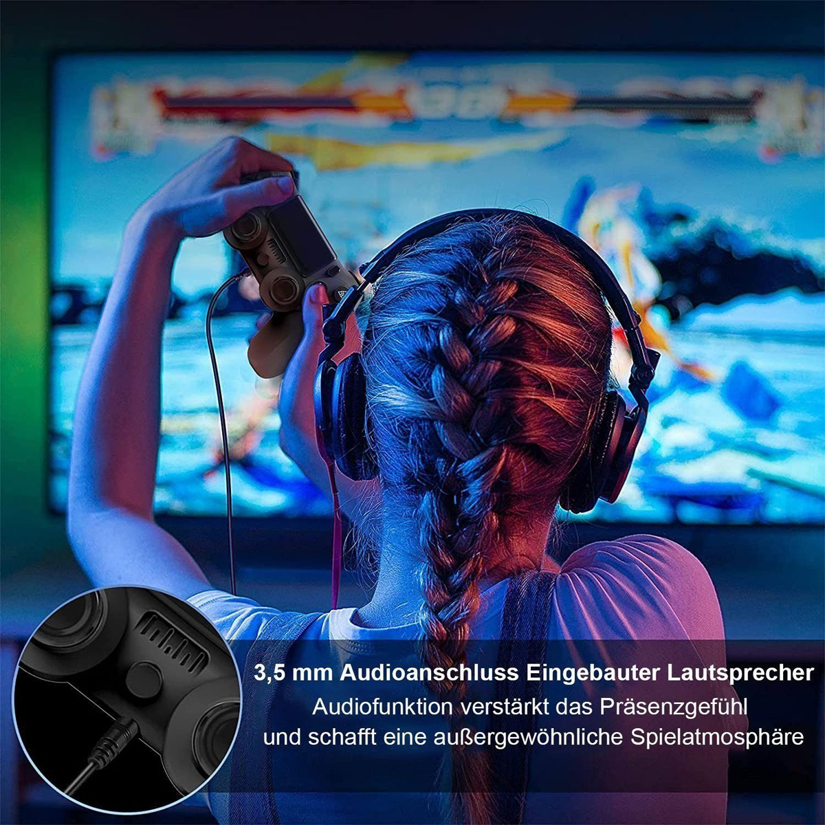 Persona jugando con un mando, usando auriculares, frente a una pantalla.