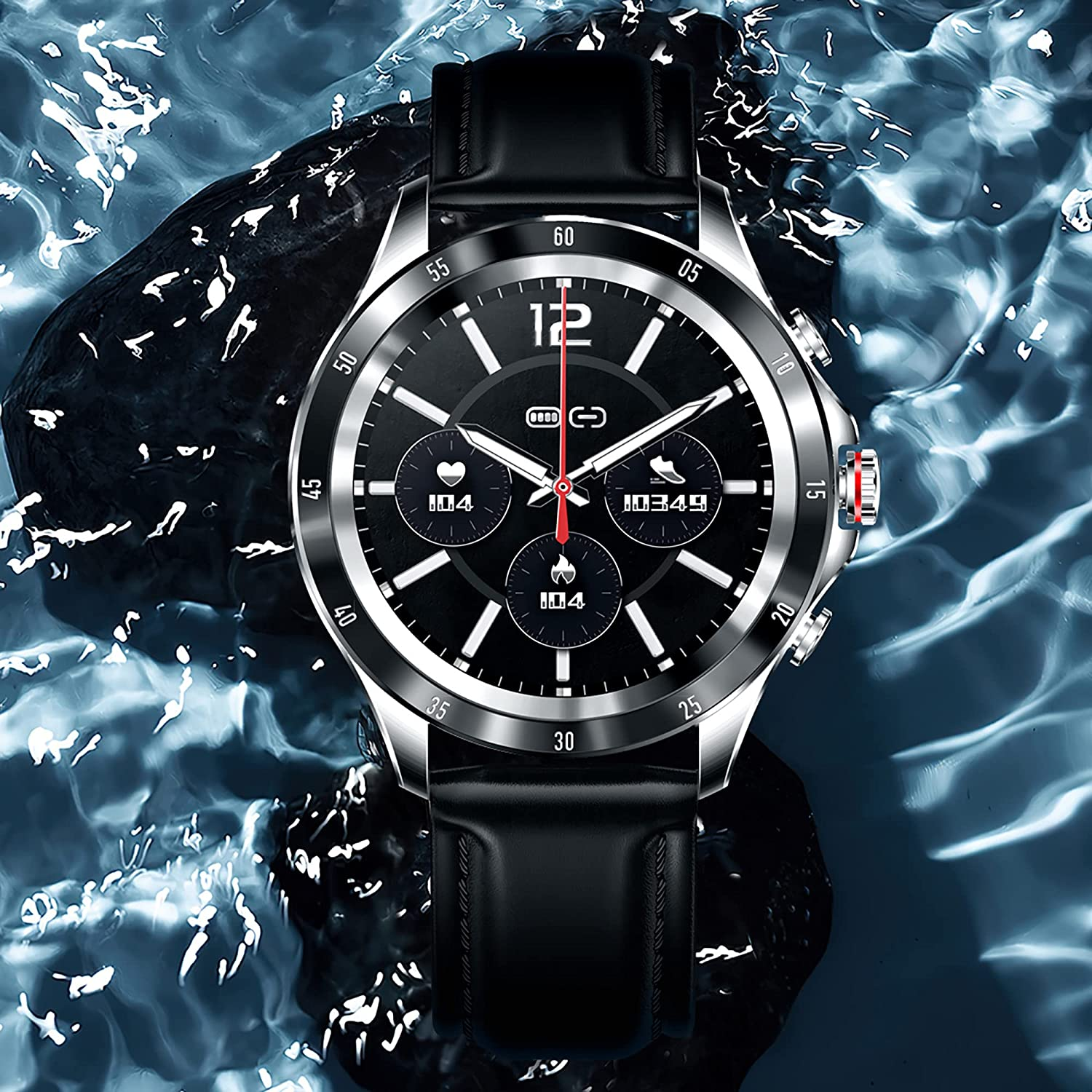 Smartwatch im Wasser, zeigt Zeit und Herzfrequenz, mit schwarzem Lederarmband.