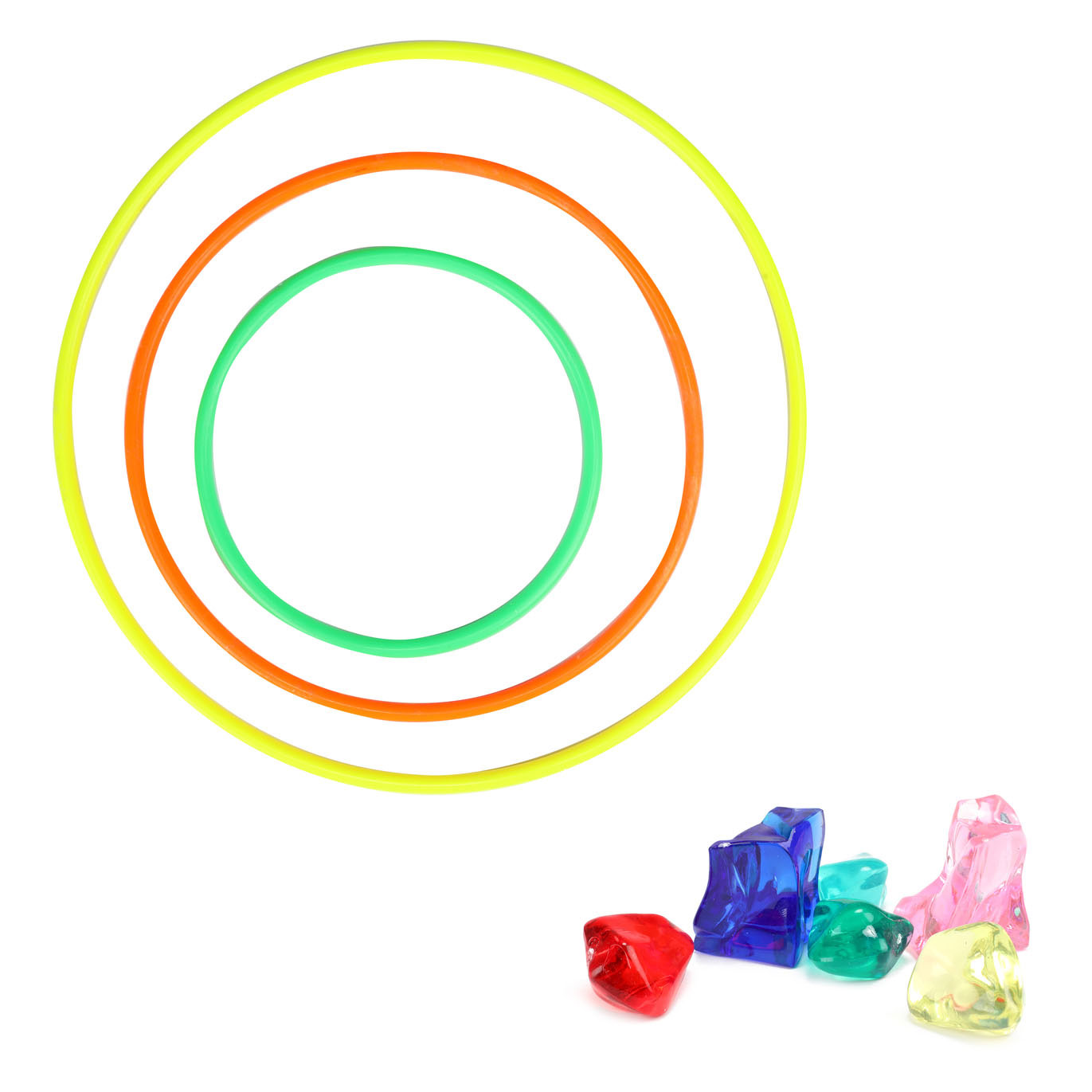 Drei Hula-Hoops und farbige Edelsteine.
