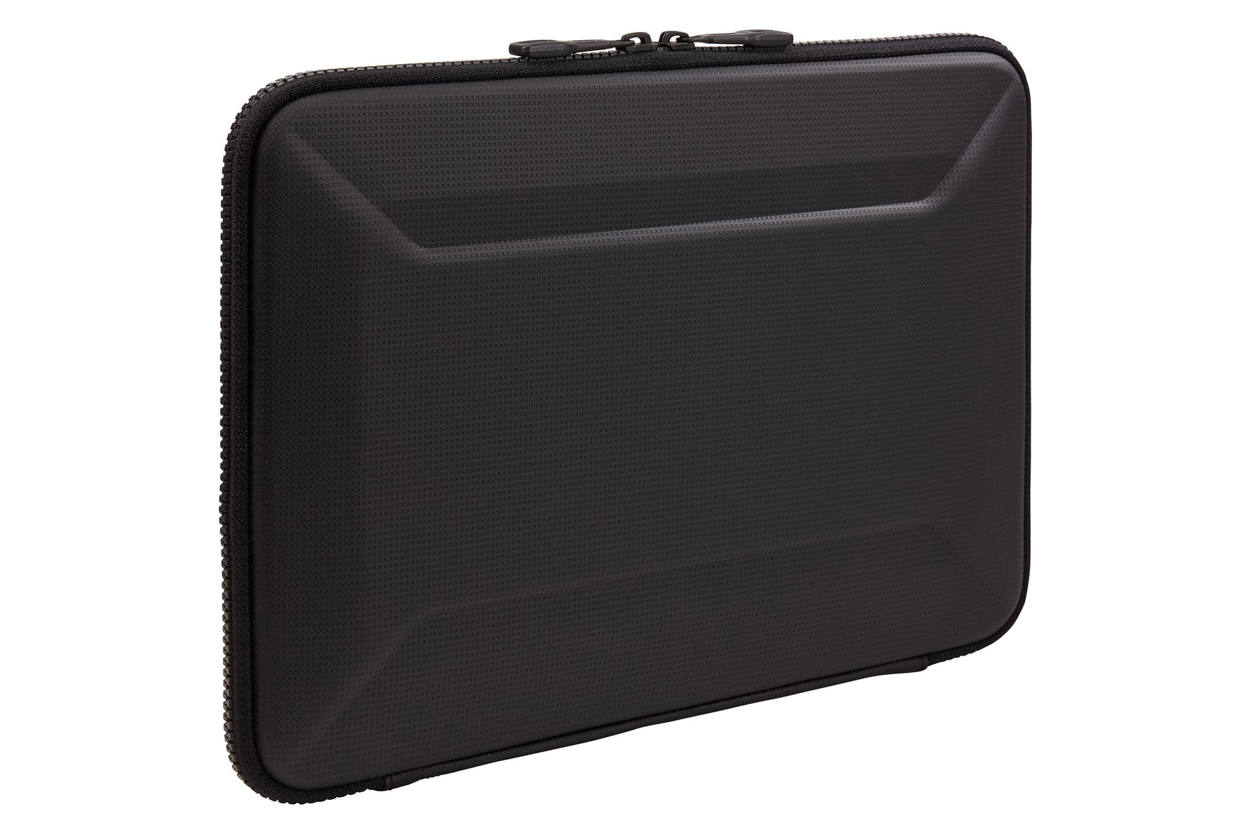 Schwarze, rechteckige Laptoptasche mit strukturierter Oberfläche und Reißverschluss.