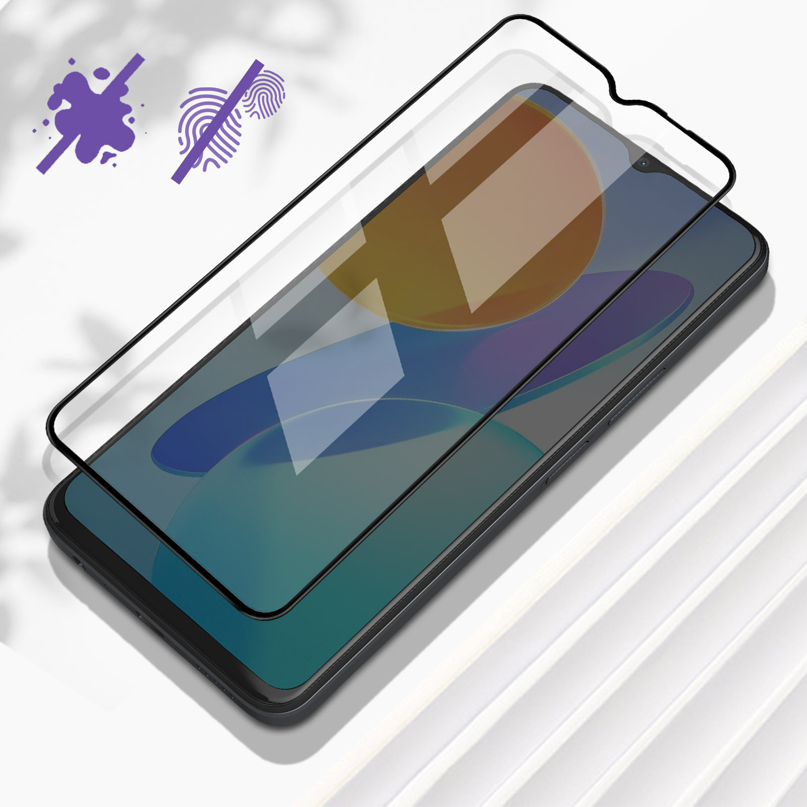 Telefono nero con protezione schermo applicata, che mostra uno schermo pulito.
