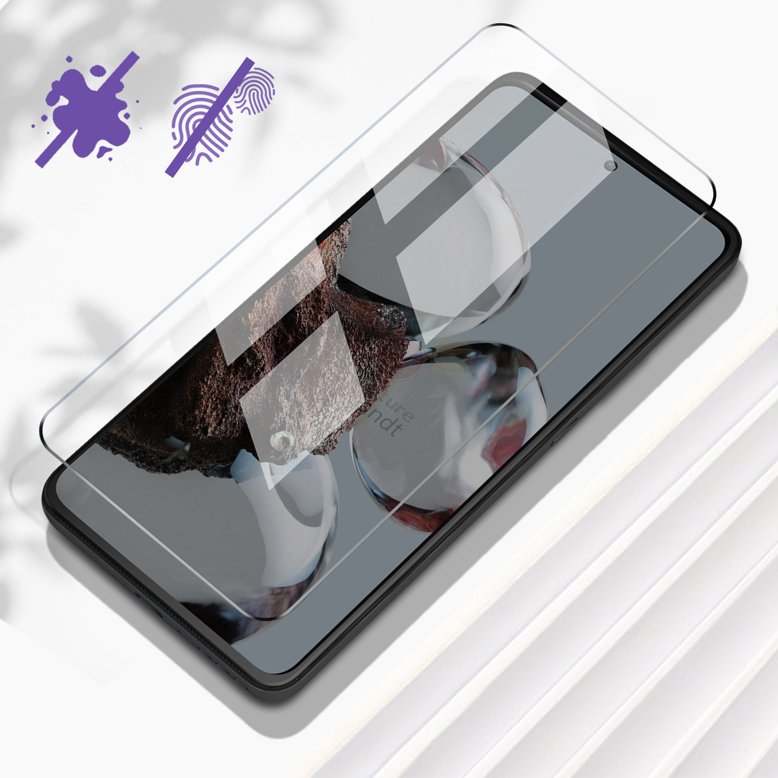 Smartphone avec protecteur d'écran. Écran réfléchissant. Icônes d'empreintes digitales et de taches.