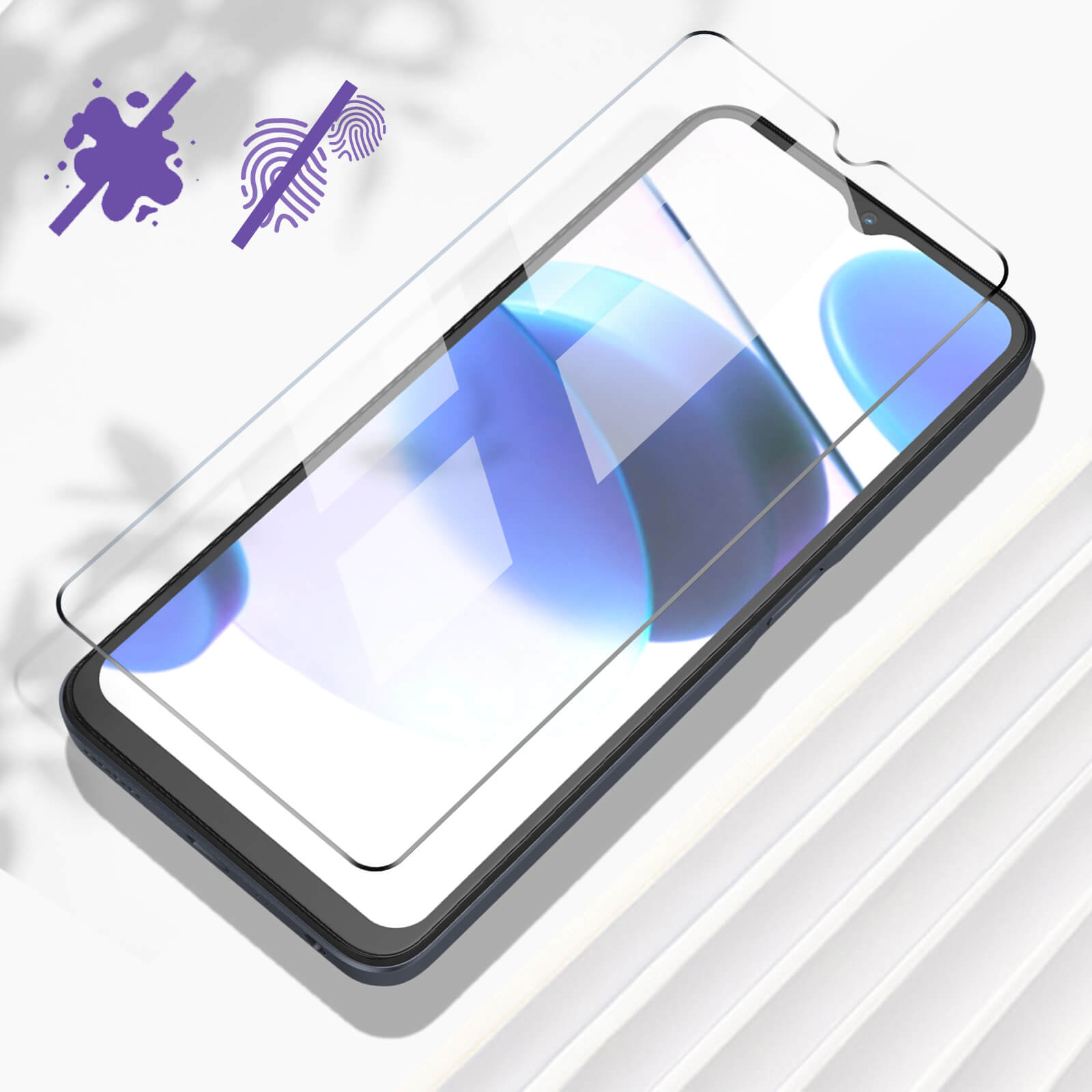 Een telefoon met een schermbeschermer. Pictogrammen geven bescherming tegen vingerafdrukken en spatten aan.