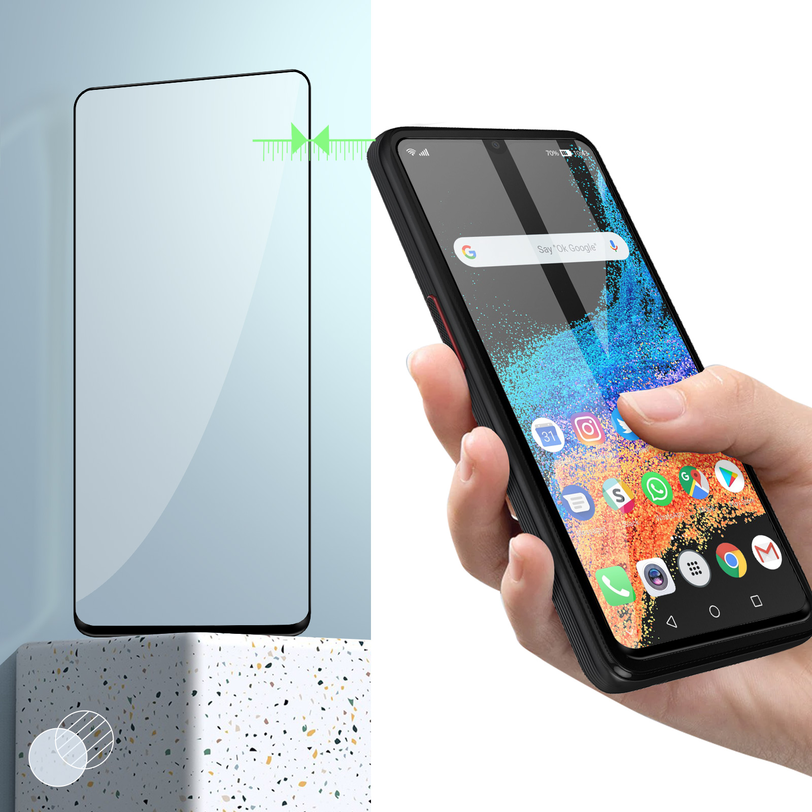 Téléphone avec protecteur à côté d'un protecteur d'écran. La main touche l'écran du téléphone. Fond clair.