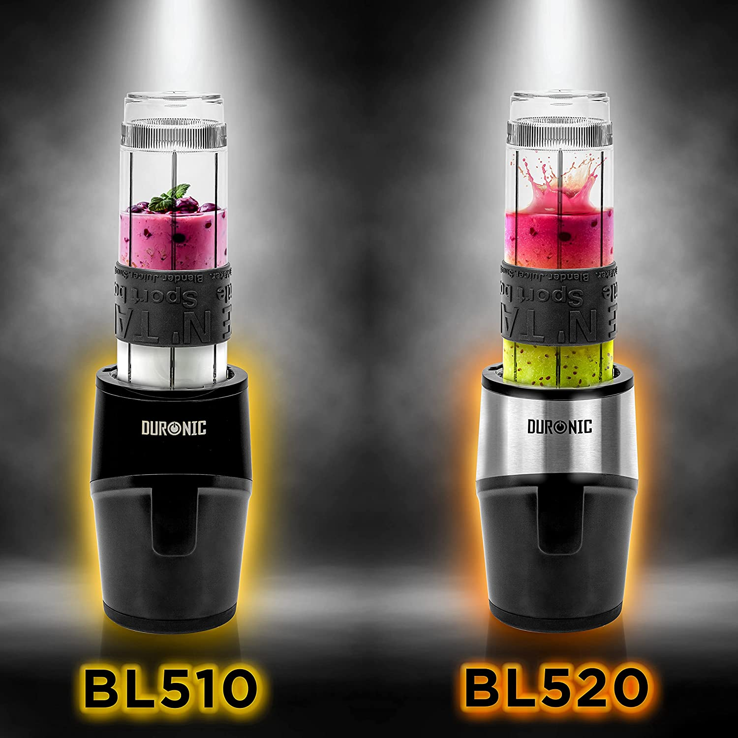 Zwei Mixer, BL510 und BL520, mit Fruchtschichten, beleuchtet mit orangefarbenem Licht.