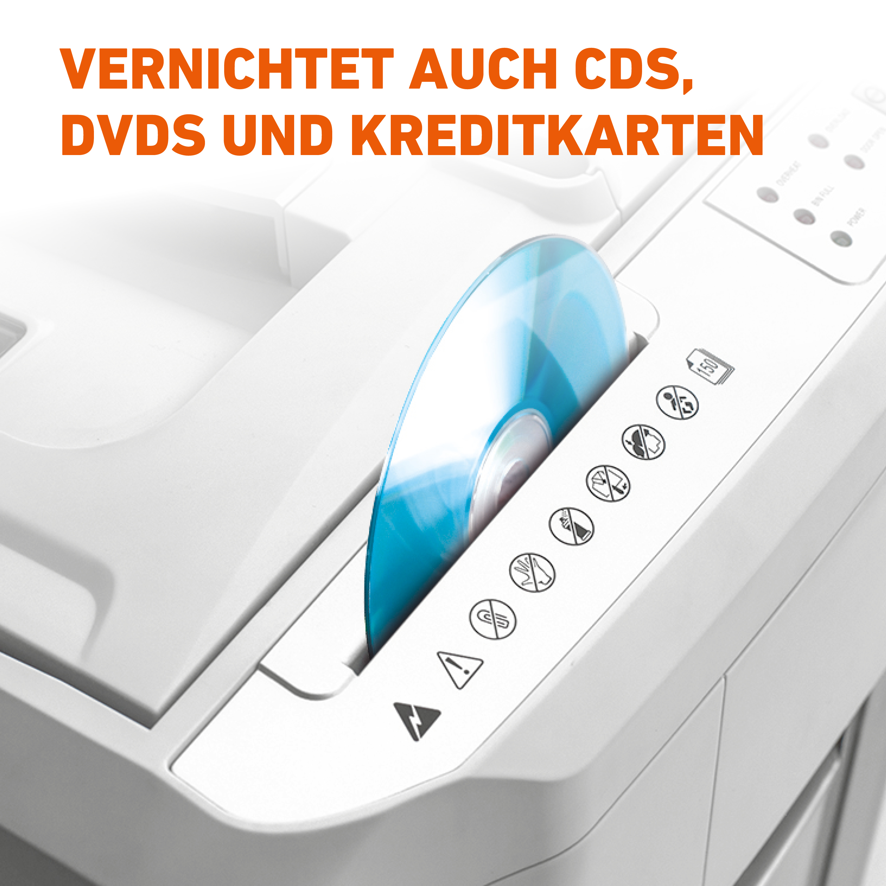 Eine CD wird in einen weißen Aktenvernichter eingelegt.