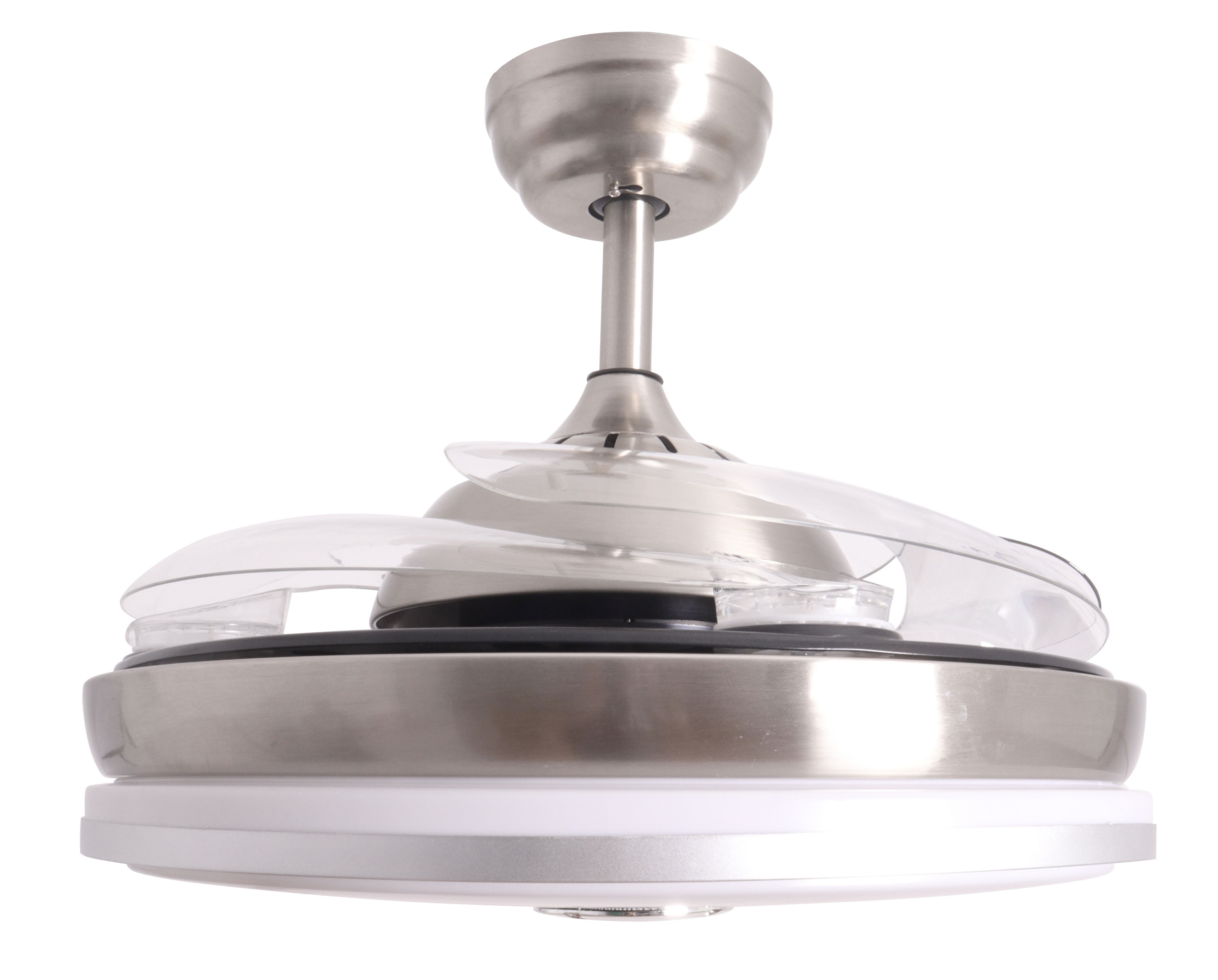 Un ventilador de techo plateado con aspas transparentes y luz integrada.