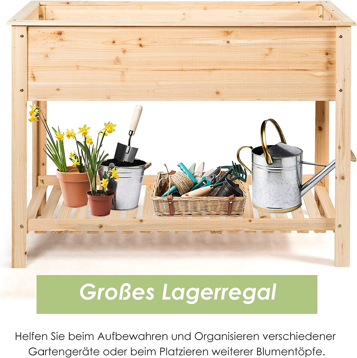 Holz-Gartenpflanzer mit Pflanzen und Werkzeugen. Regal mit Gießkanne, Werkzeugen, Blumen.