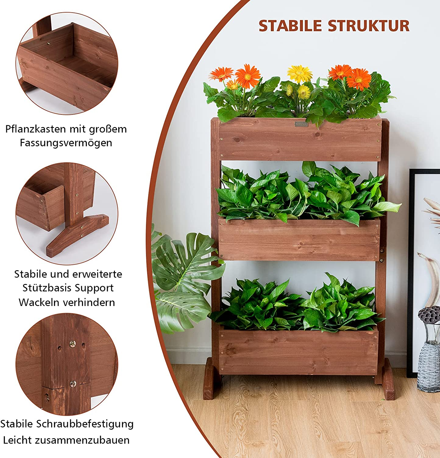 Pflanzenständer aus Holz mit drei Ebenen, jede mit grünen Pflanzen und Blumen. Braune Struktur.