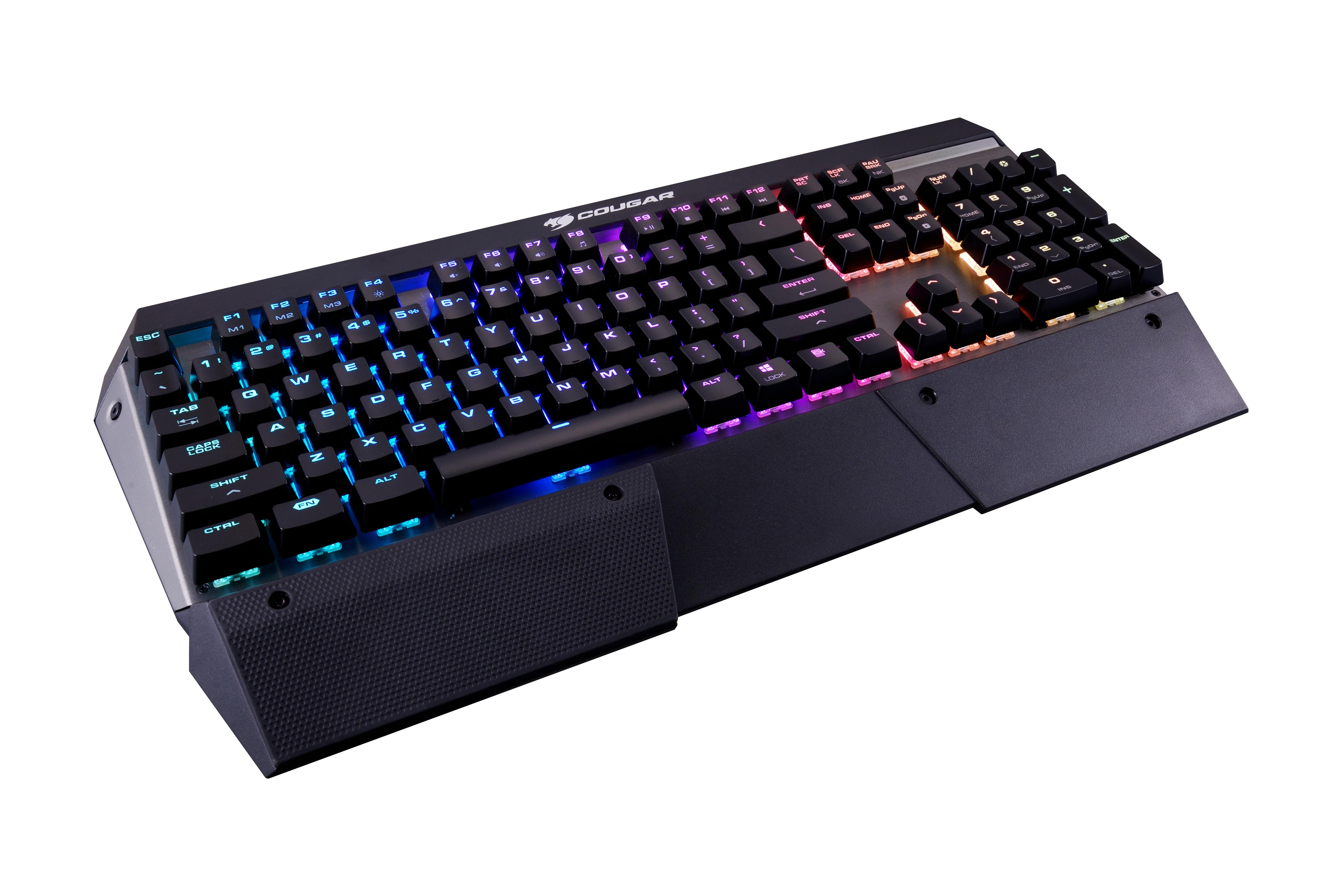 Schwarze Cougar Gaming-Tastatur mit RGB-Beleuchtung und Handballenauflagen, isoliert auf weißem Hintergrund.