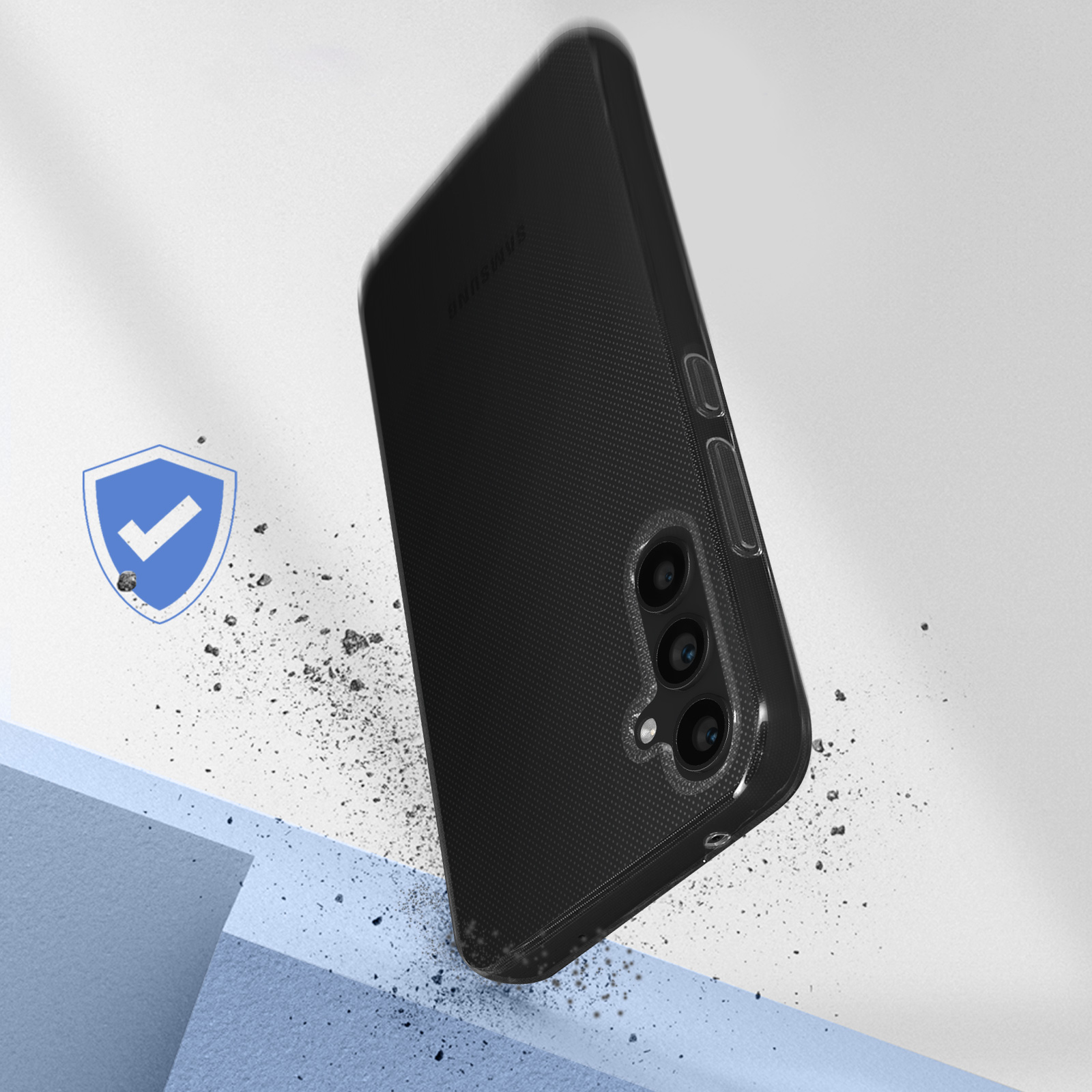 Un étui de téléphone noir avec un téléphone à l'intérieur. L'étui tombe et de la saleté vole.