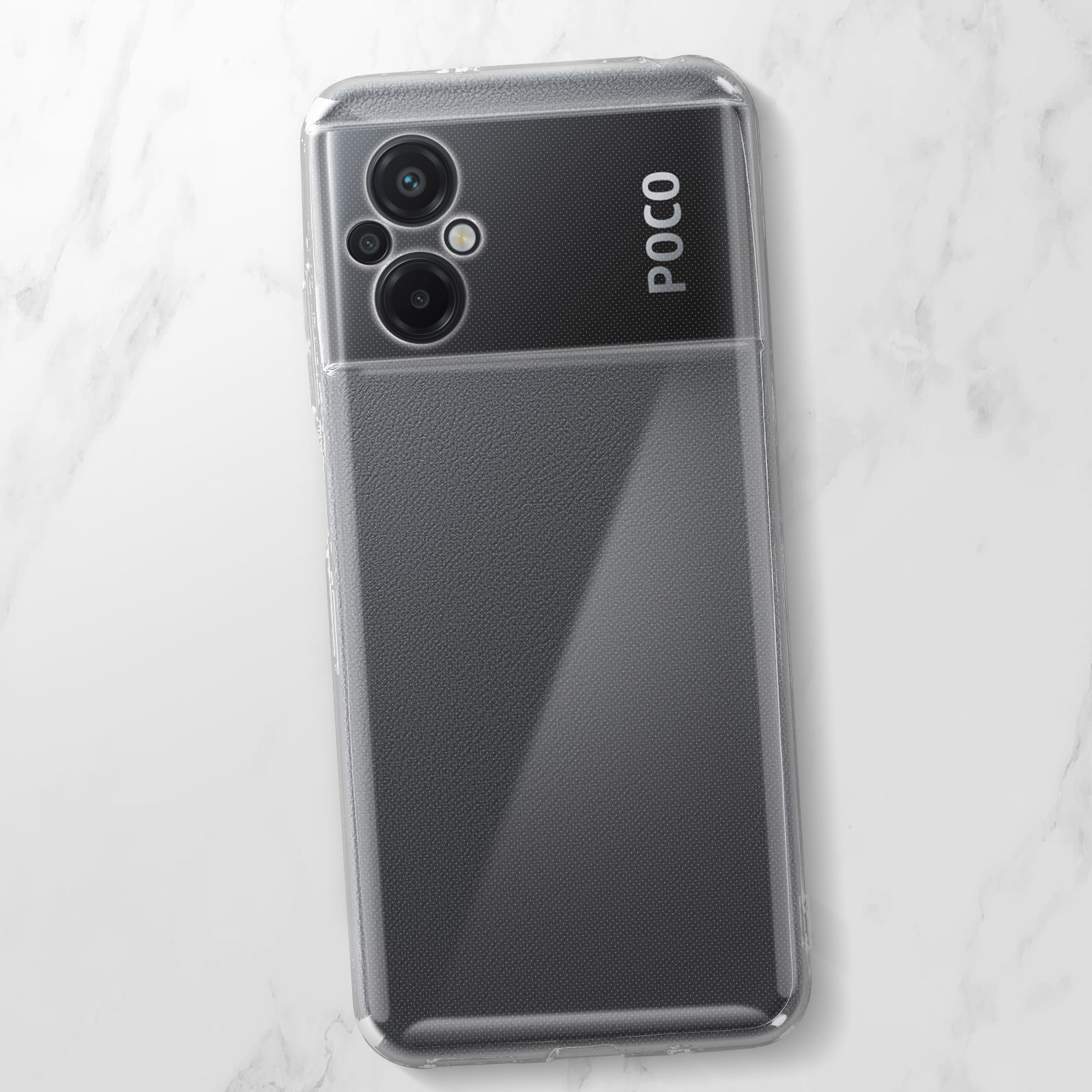 Ein Telefon in einer transparenten Hülle wird gezeigt, mit dem Text 'POCO' auf der Rückseite. Die Rückseite des Telefons ist sichtbar.