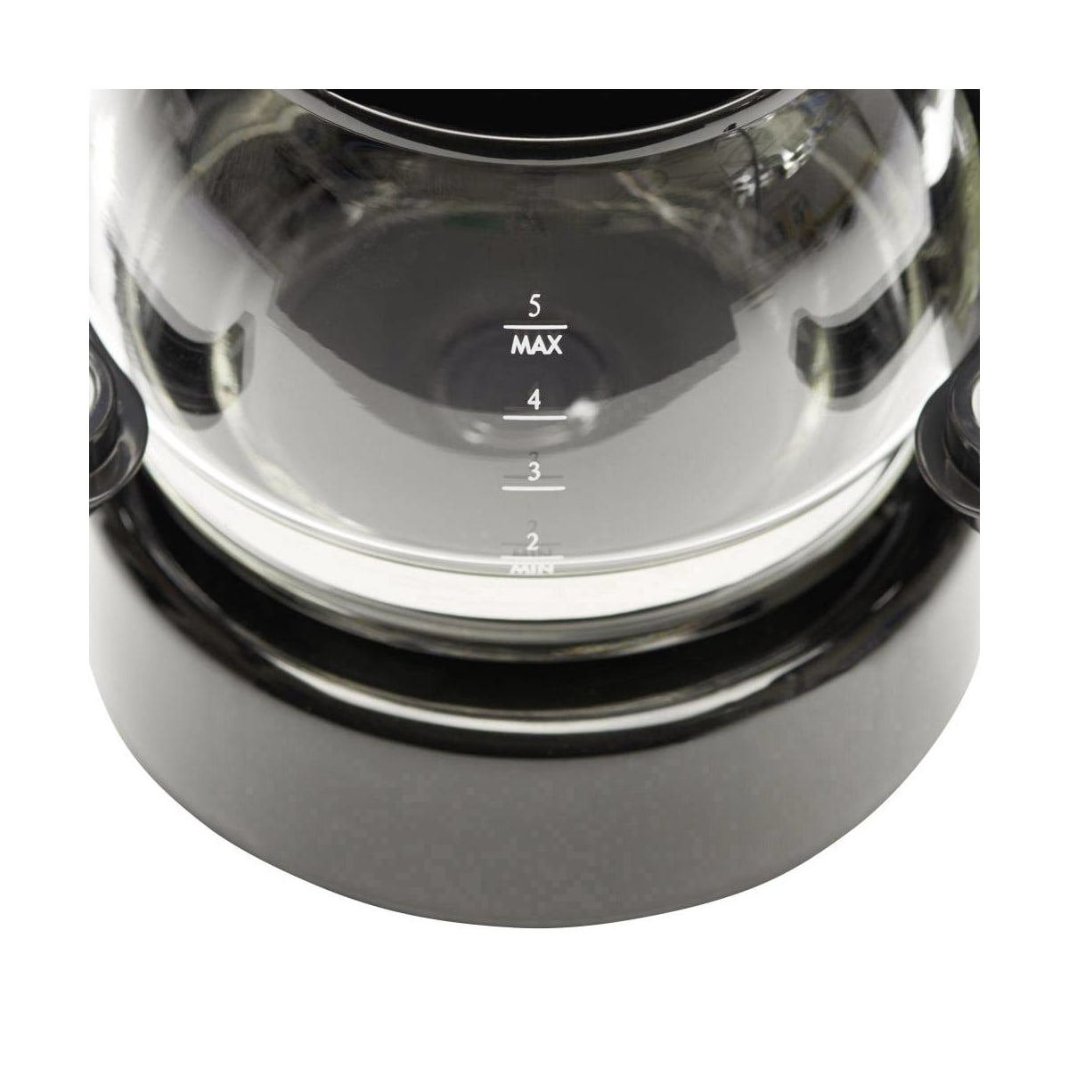 Zbliżenie szklanej karafki do ekspresu do kawy z oznaczeniami od 2 do 5.