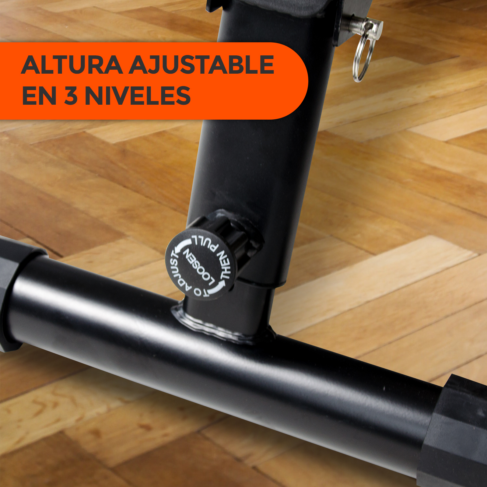 Un primer plano de metal negro ajustable. El texto dice 'Ajustar' y 'Aflojar', apuntando al dial.