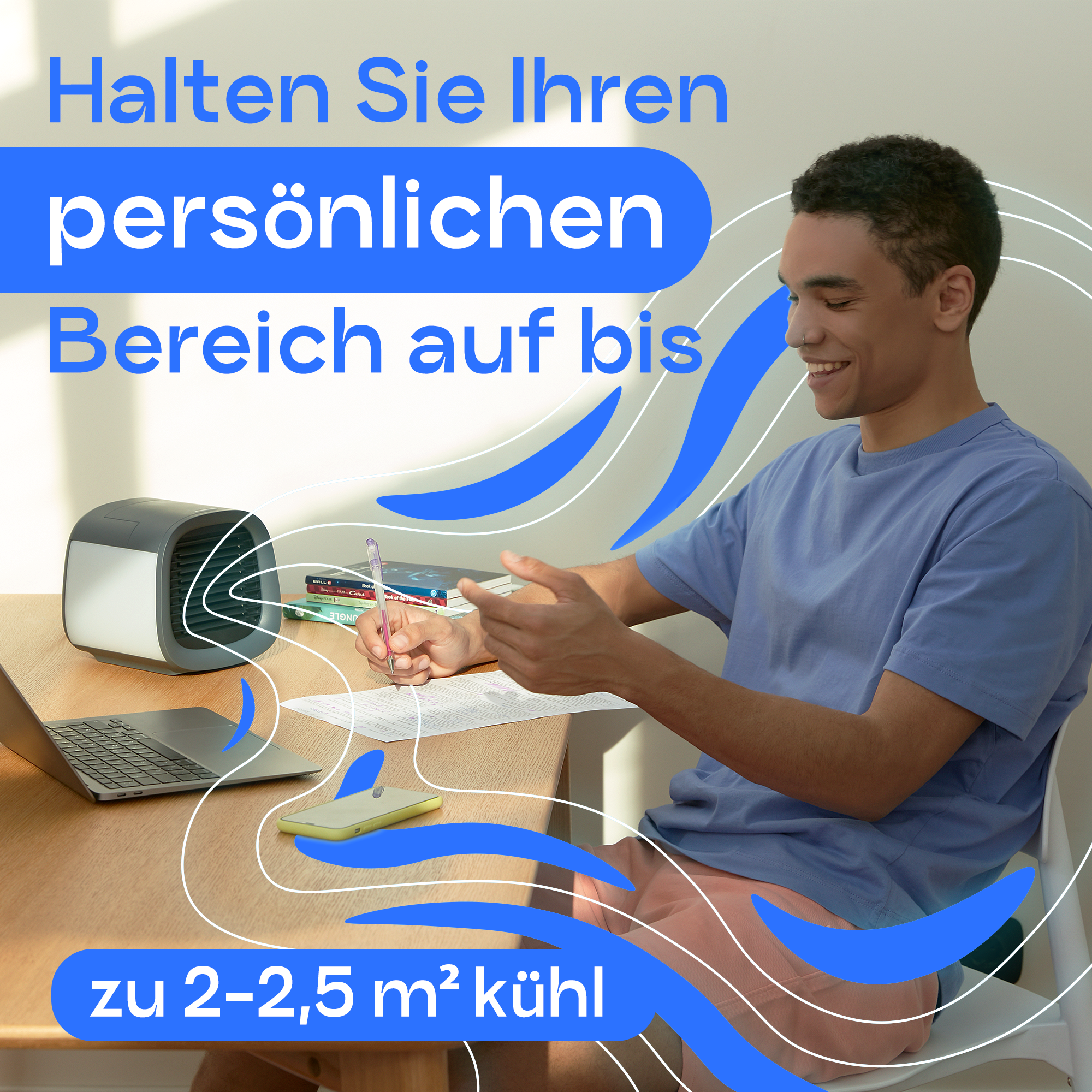 Mann in blauem Hemd neben einem weiß-schwarzen Luftkühler. Text: 'kühlt bis zu 2-2,5 m²'.