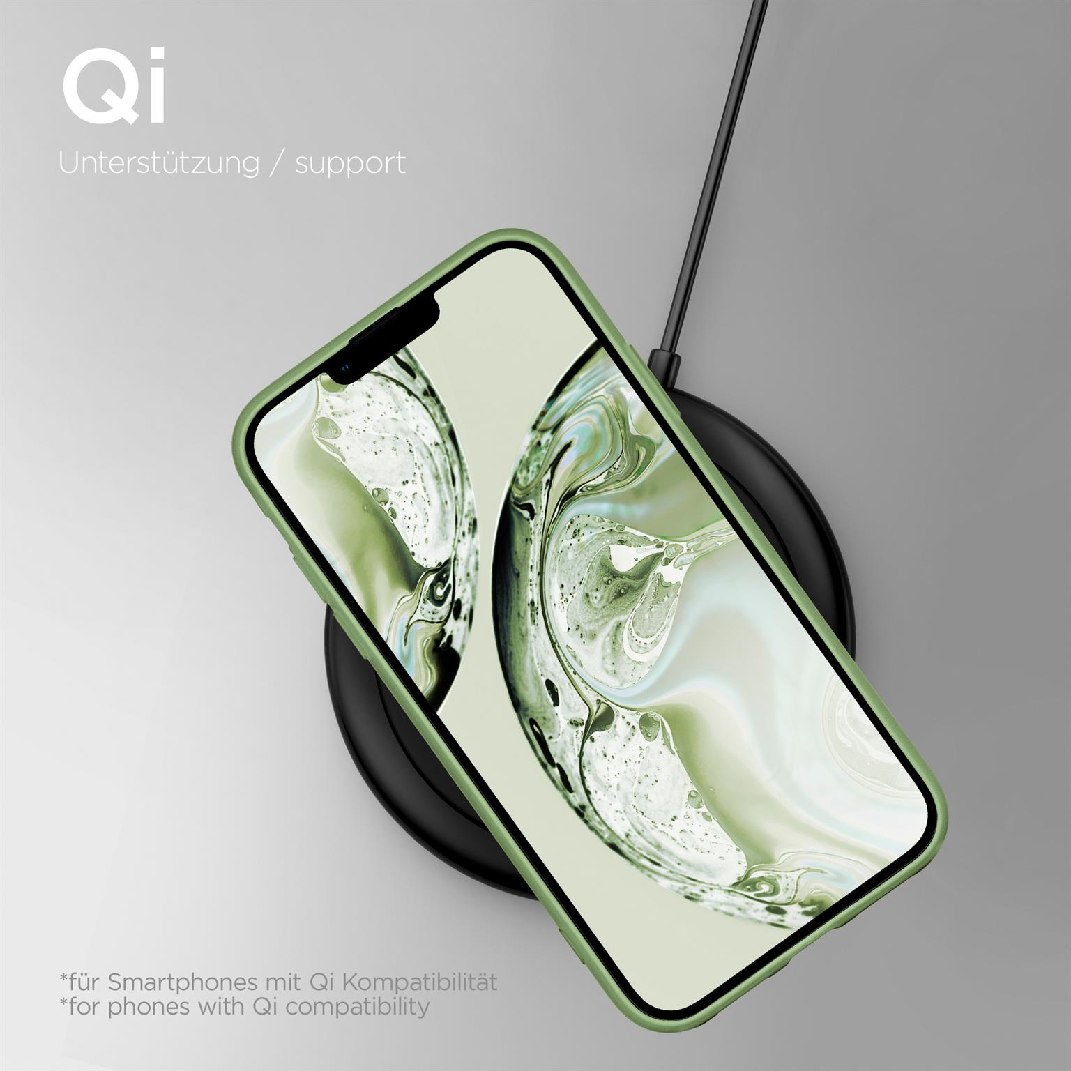 Telefon auf kabellosem Ladegerät. Grüne Handyhülle auf schwarzem Ladepad, heller Hintergrund.