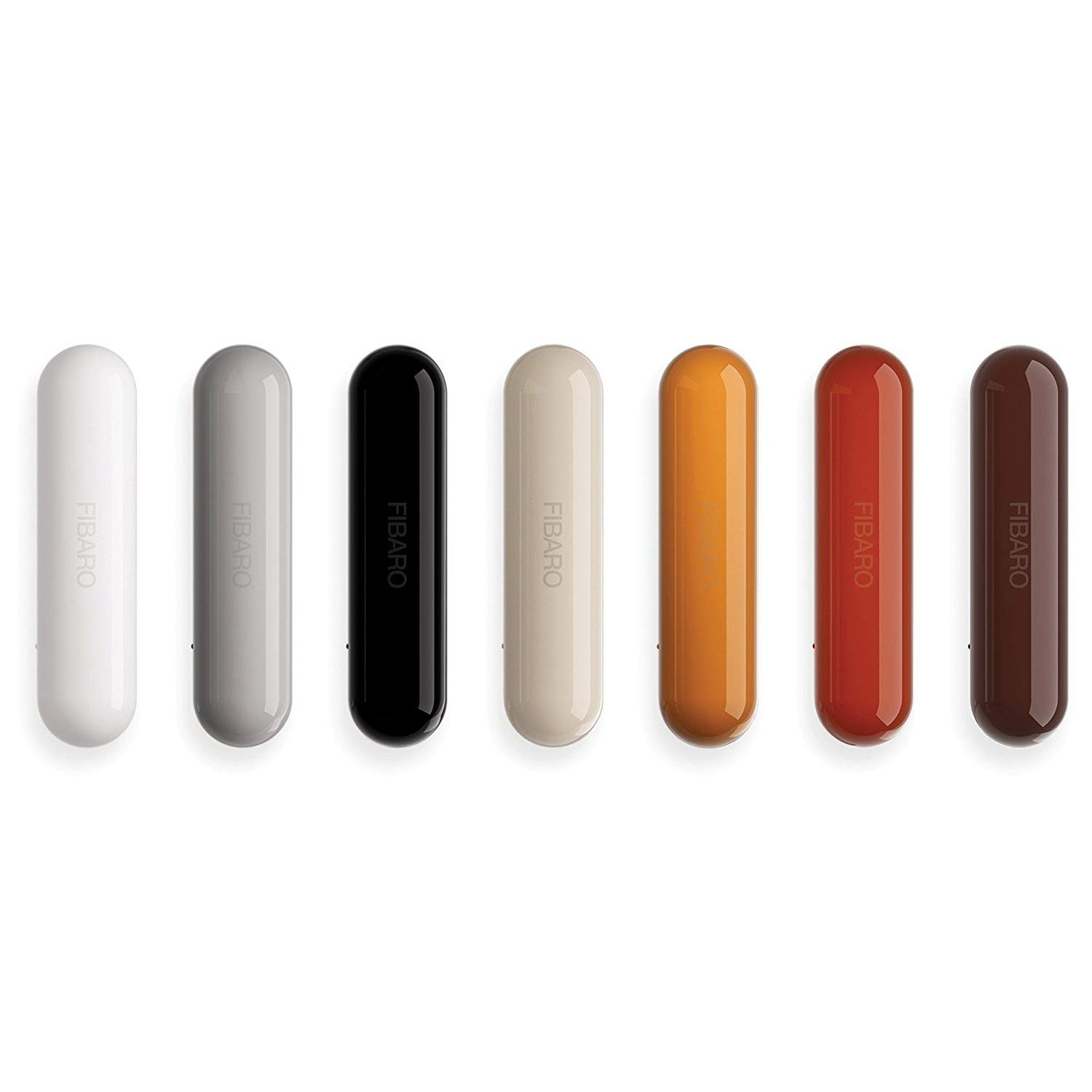 Siedem kolorowych czujników Fibaro w rzędzie. Kolory: biały, szary, czarny, beżowy, pomarańczowy, czerwony, brązowy.