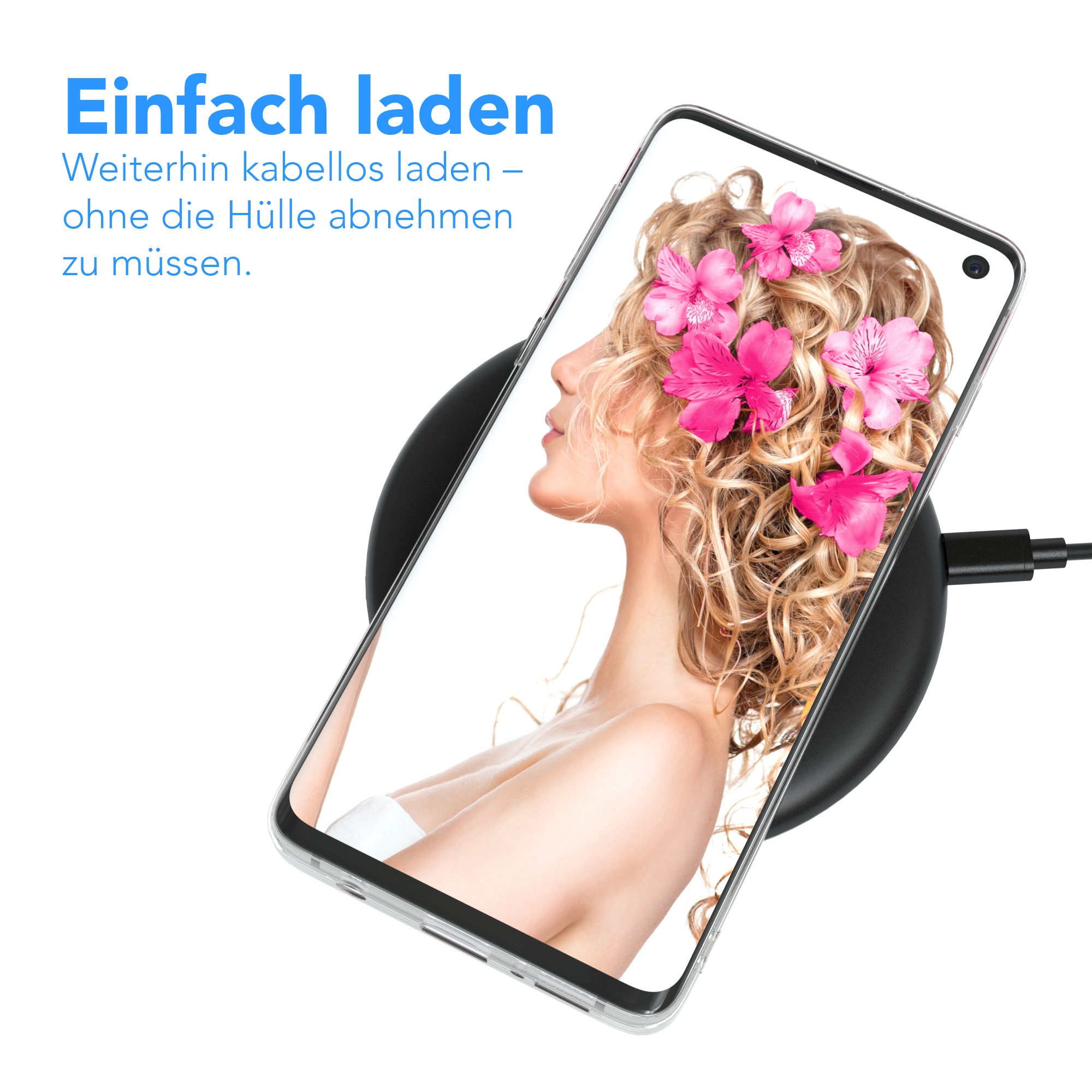 Telefon auf einem kabellosen Ladegerät, mit dem Gesicht einer Frau auf dem Bildschirm und rosa Blumen.
