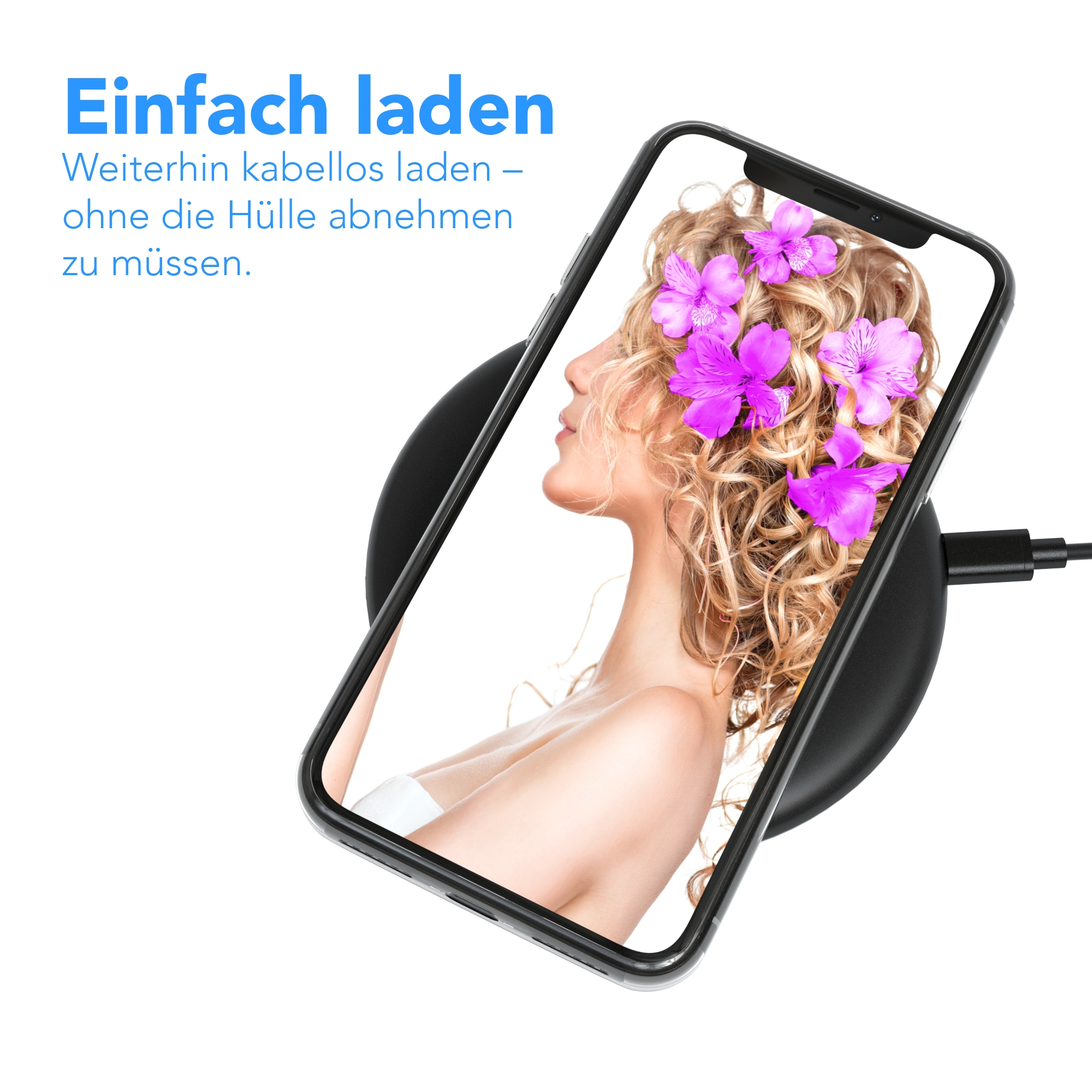 Smartphone auf kabellosem Ladegerät, das eine Frau mit Blumen im Haar zeigt.