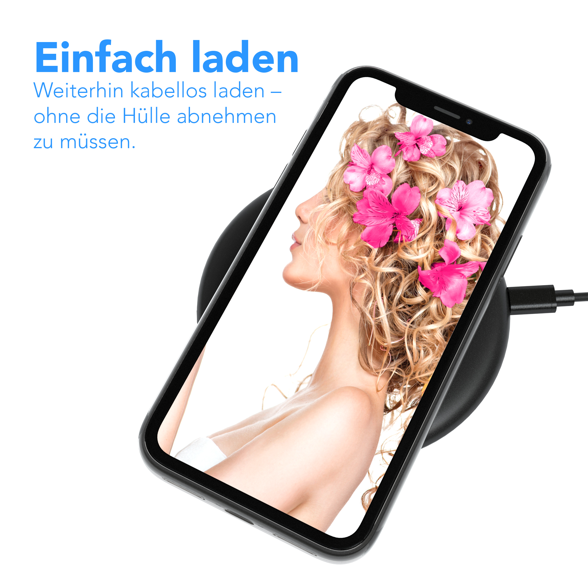 Ein Telefon wird drahtlos geladen. Der Bildschirm zeigt eine Frau mit rosa Blumen im Haar.