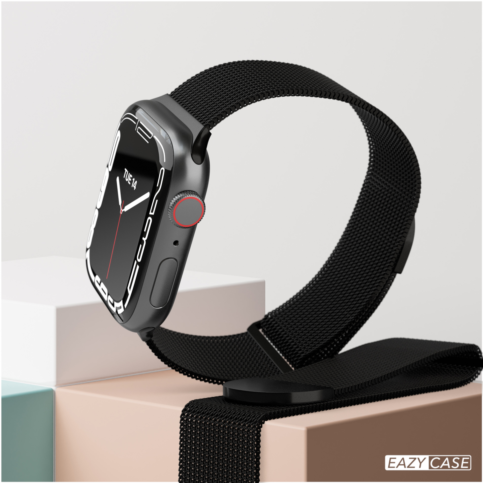 Schwarze Apple Watch mit schwarzem Armband auf beigem Ständer. Links ein weißer Würfel.