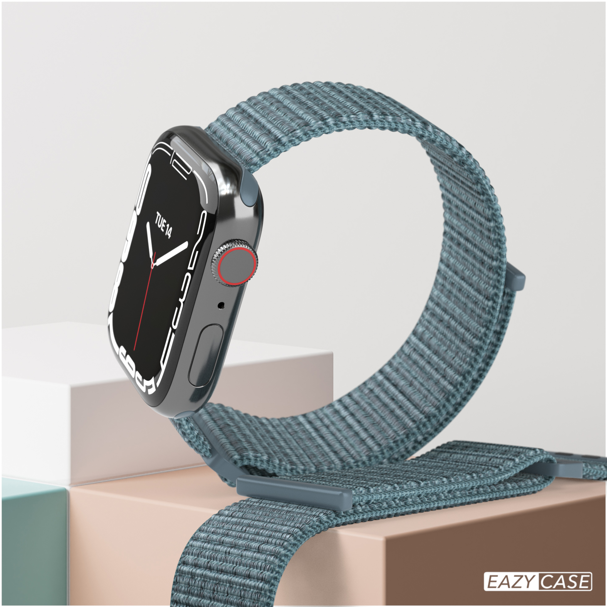 Eine Smartwatch mit grauem Gehäuse und blauem gewebtem Armband. Die Uhr liegt auf neutralem Untergrund.