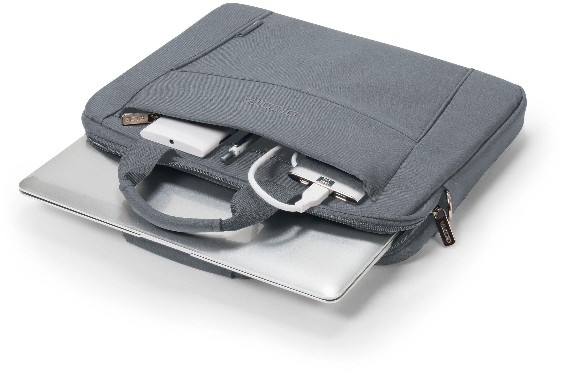 Una borsa grigia per laptop con un laptop all'interno e una tasca con cavi e accessori.