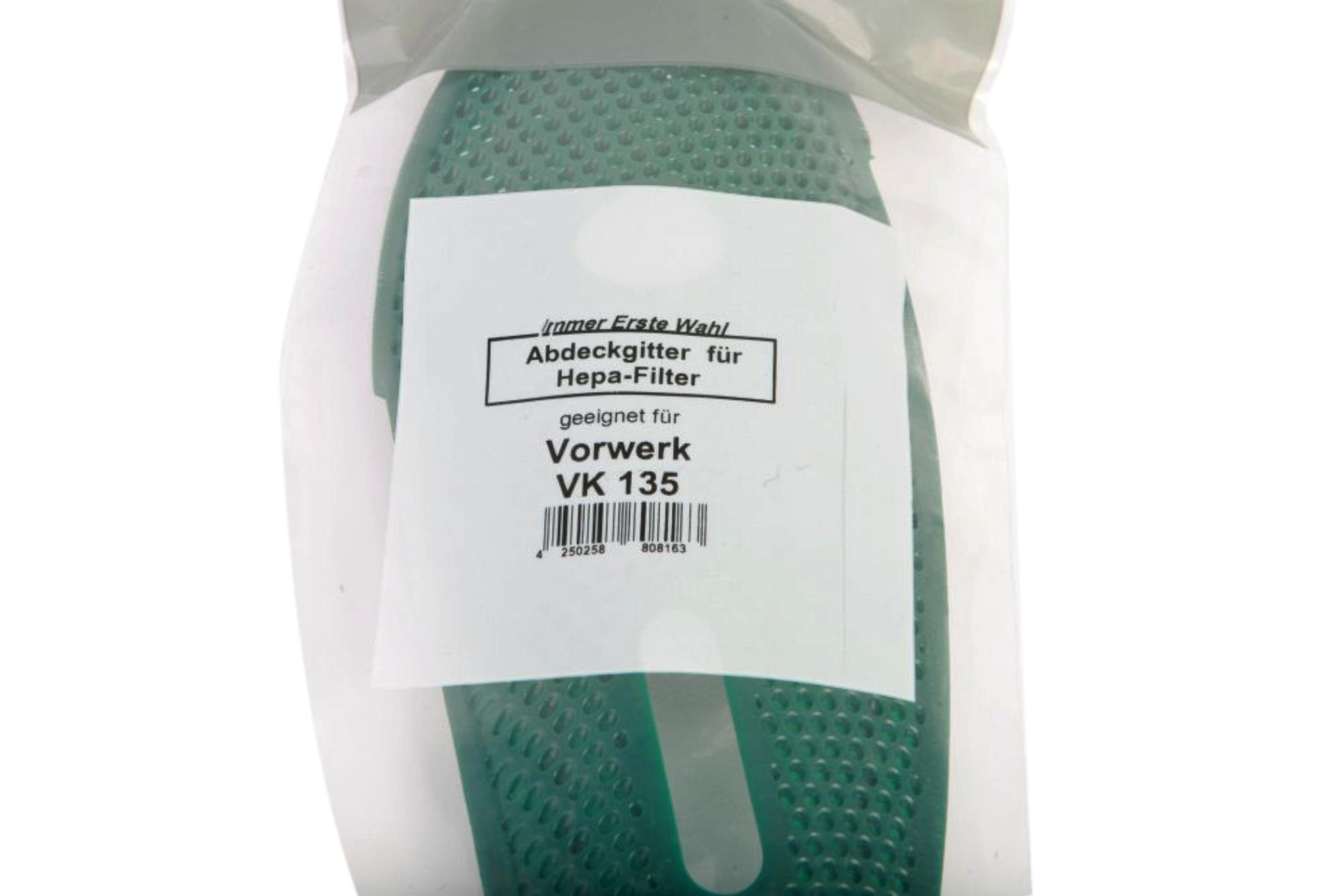 Ein grüner Filter für einen Staubsauger in einer Plastiktüte mit weißem Etikett.