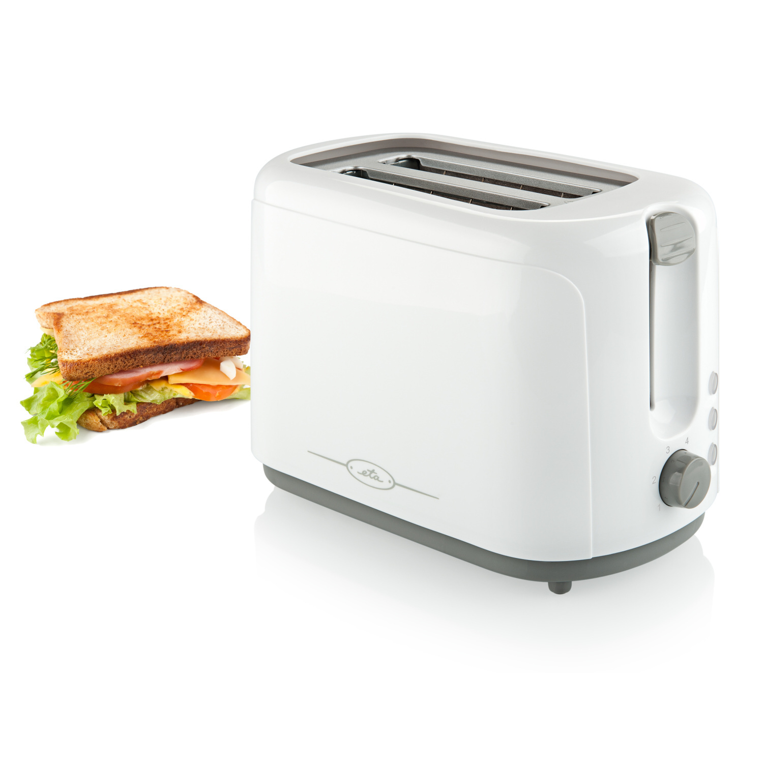 Weißer Toaster mit einem Sandwich. Das Sandwich ist getoastet mit Salat, Tomate und Schinken.