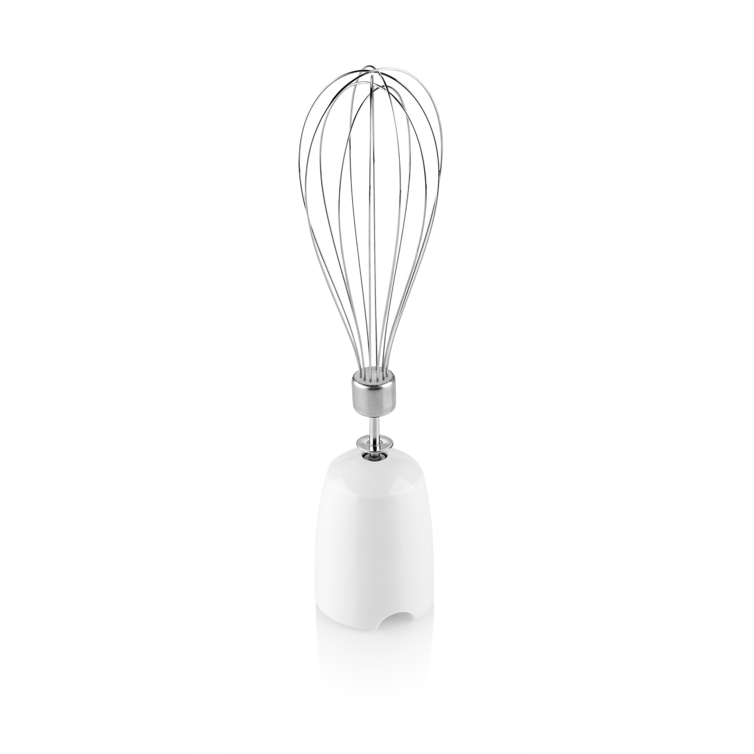 Ein weißer Schneebesen für den Handmixer auf weißem Hintergrund.