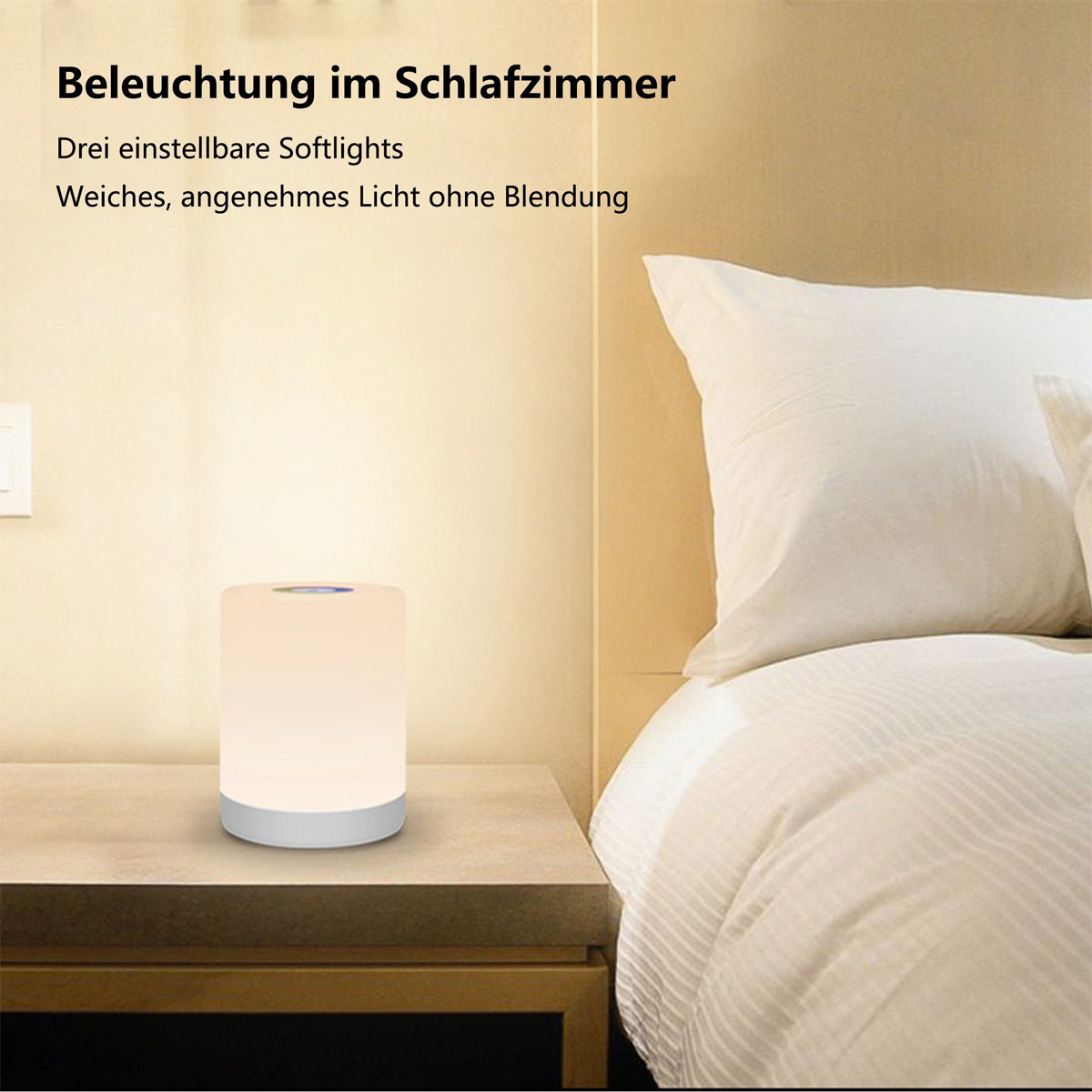 Eine Tischlampe leuchtet auf einem Nachttisch. Der Text oben lautet: "Beleuchtung im Schlafzimmer".